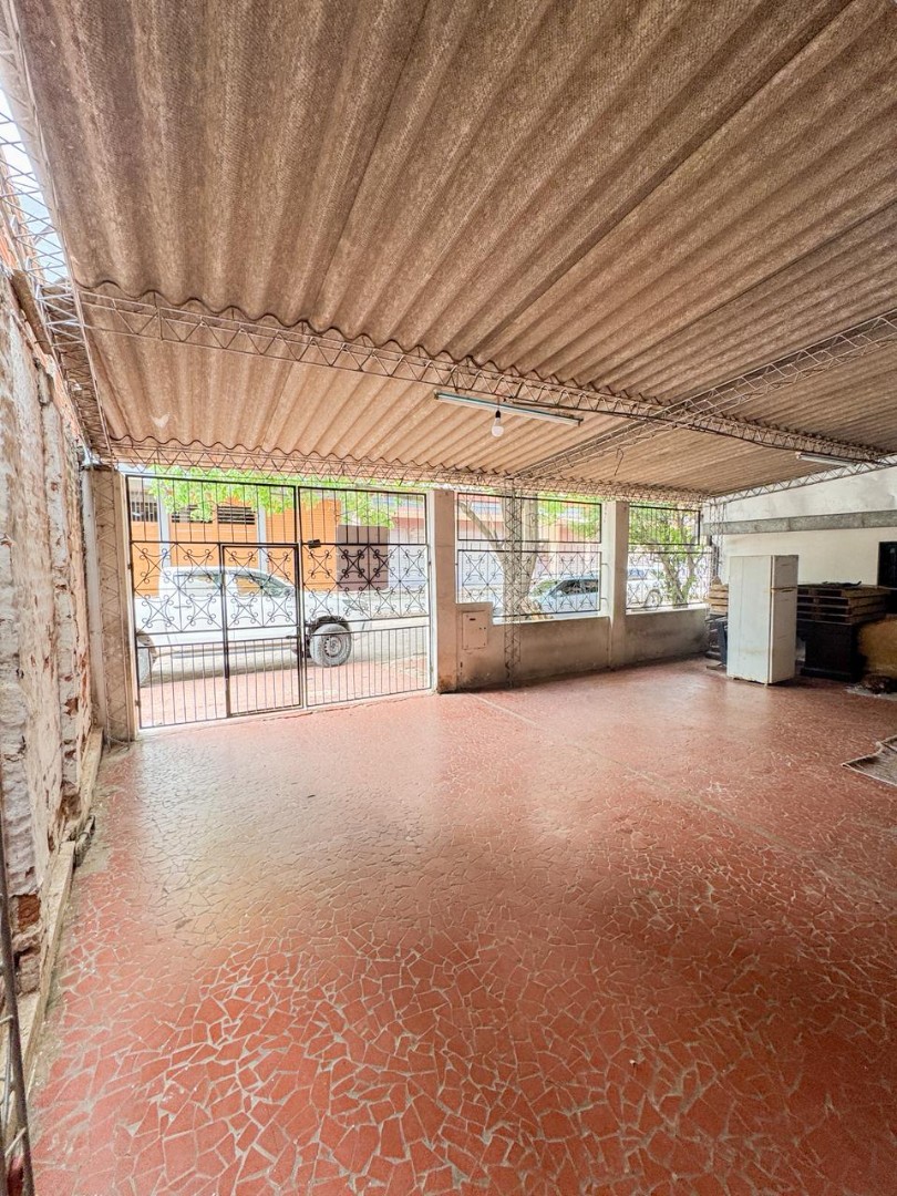 Casa en VentaZona este Avenida Brasil entre 2do y 3er anillo 5 dormitorios 3 baños 2 parqueos Foto 3