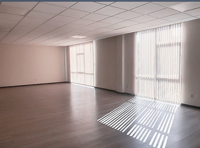 Oficina en Alquiler<b>OFICINA EN ALQUILER, CALACOTO, TORRE EMPRESARIAL.</b> 2 dormitorios 2 baños 2 parqueos Foto 1