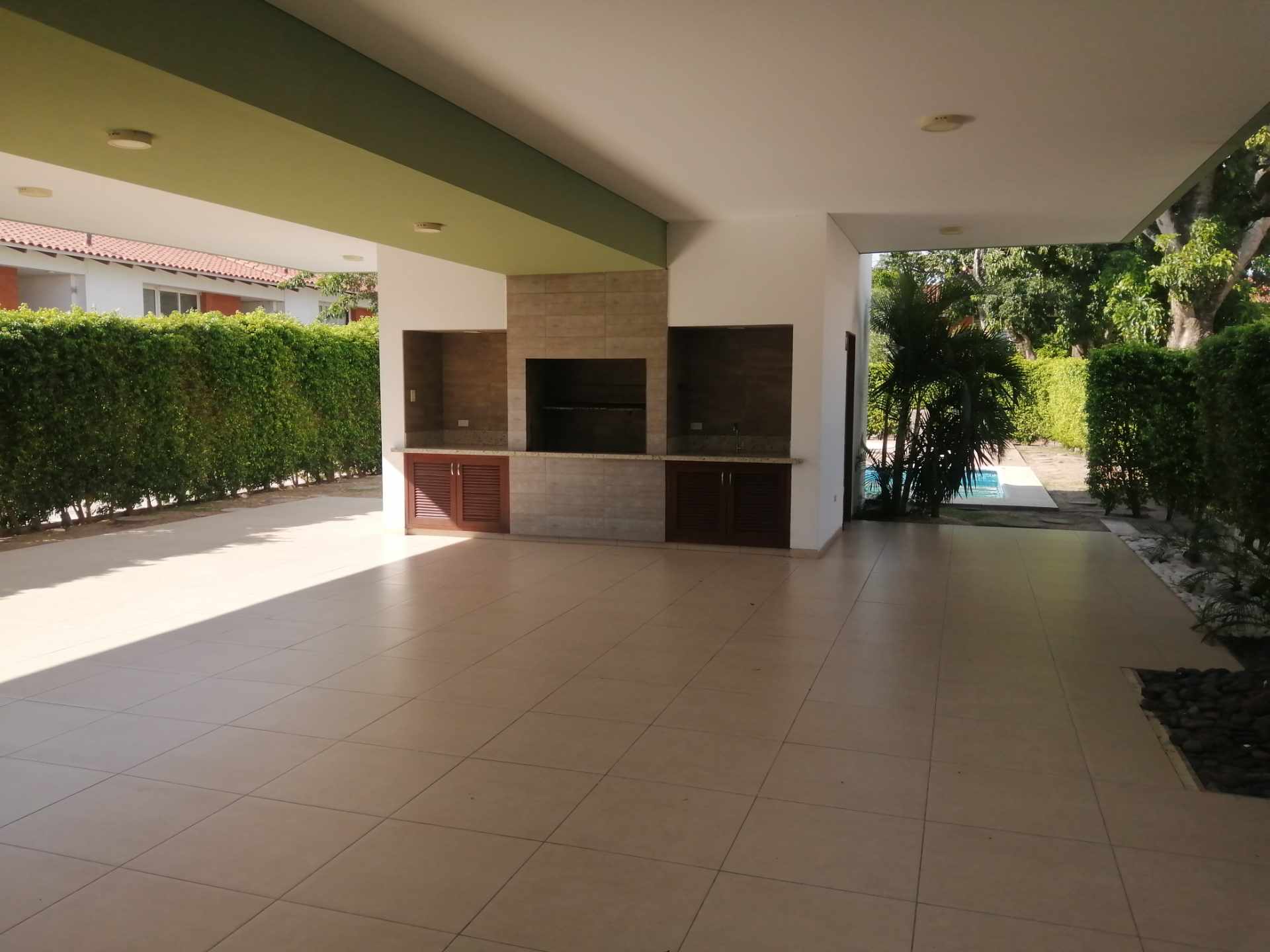 Casa en Entre 4to y 5to anillo Norte en Santa Cruz de la Sierra 3 dormitorios 4 baños 2 parqueos Foto 4