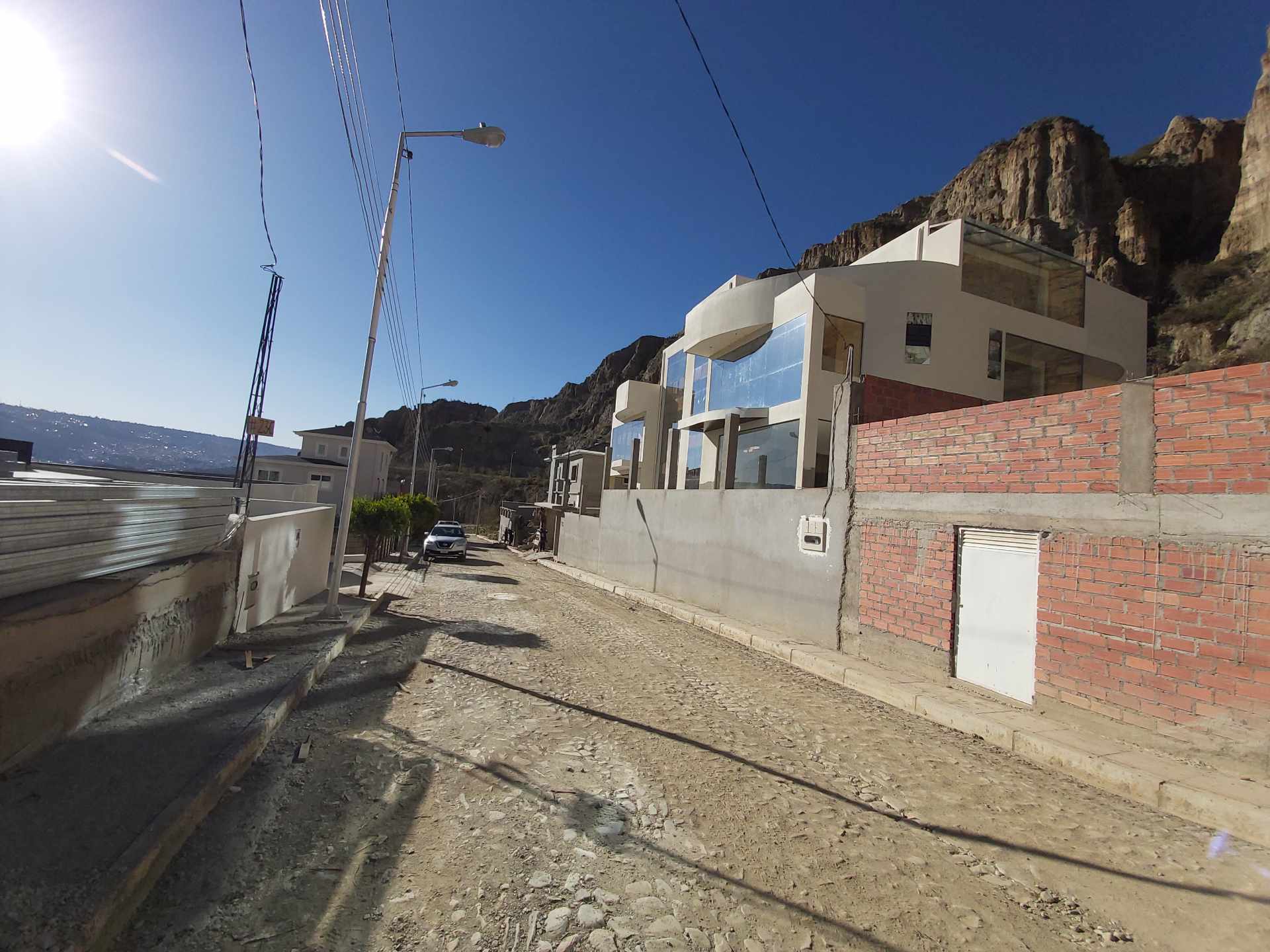 Casa en Achumani en La Paz 5 dormitorios 5 baños 3 parqueos Foto 1