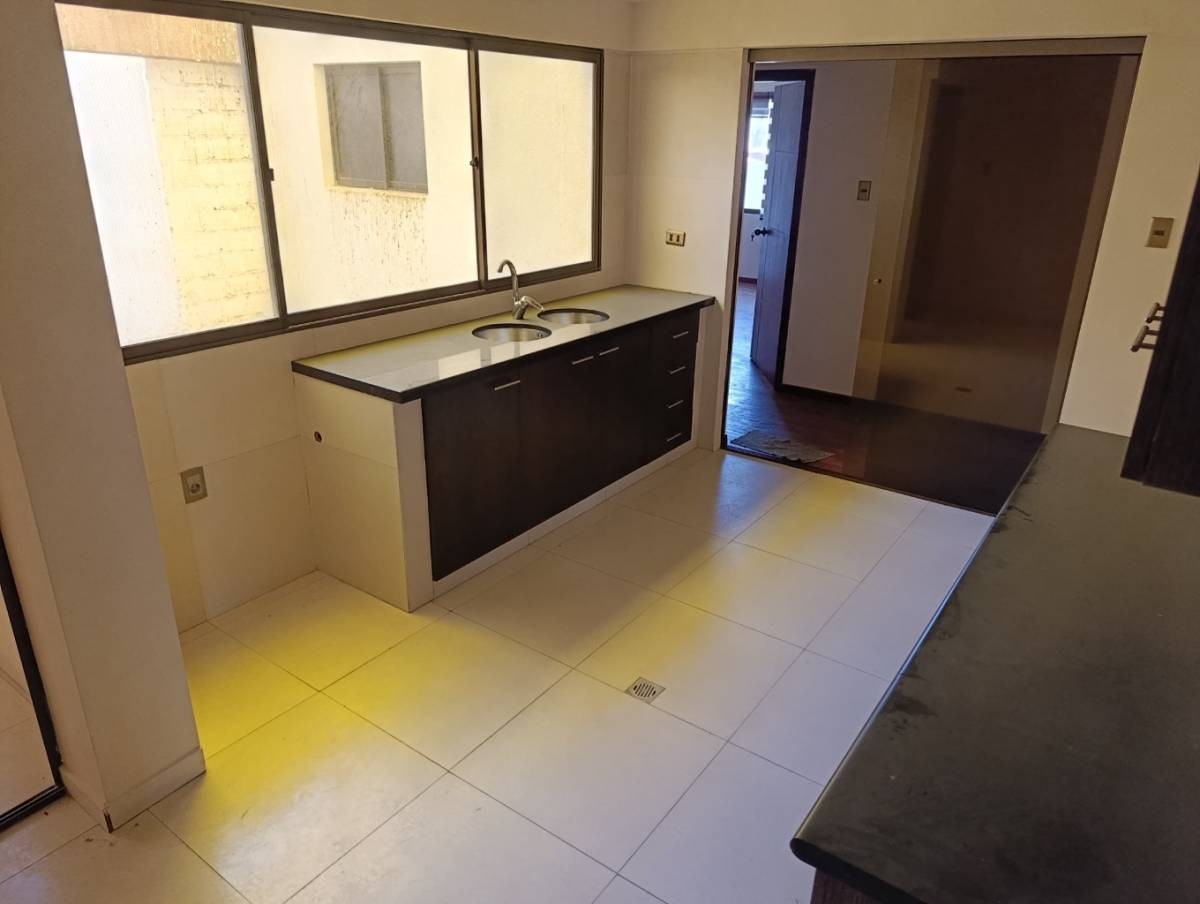 Departamento en Achumani en La Paz 4 dormitorios 3 baños 1 parqueos Foto 5