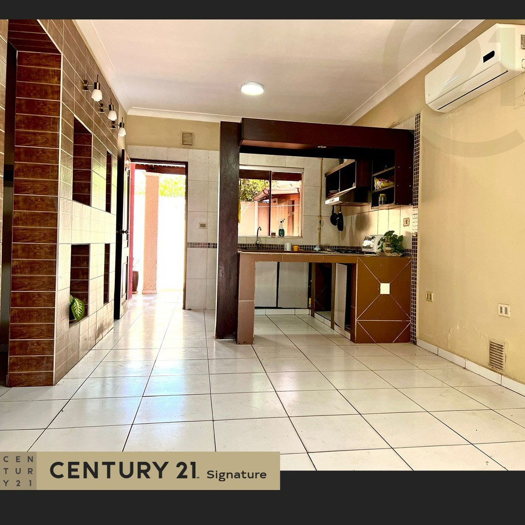 Casa en VentaCASA EN VENTA CALLE DELMIRA CUELLAR ESQUINA MOTACU-WARNES Foto 3