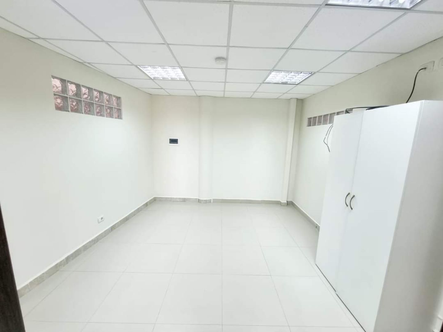 Oficina en Achumani en La Paz 1 dormitorios 2 baños  Foto 6