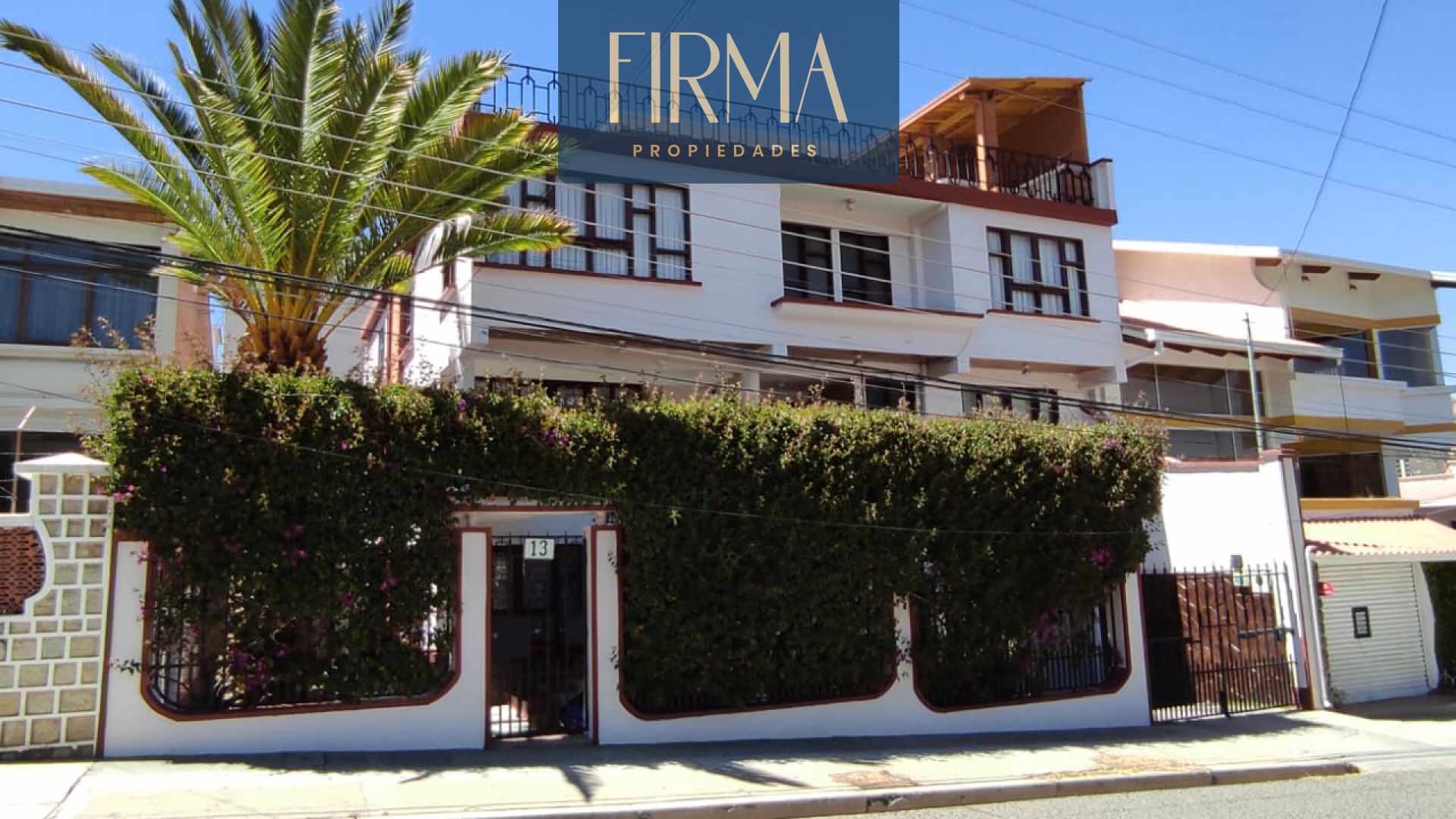 Casa en Achumani en La Paz 4 dormitorios 4 baños 2 parqueos Foto 1