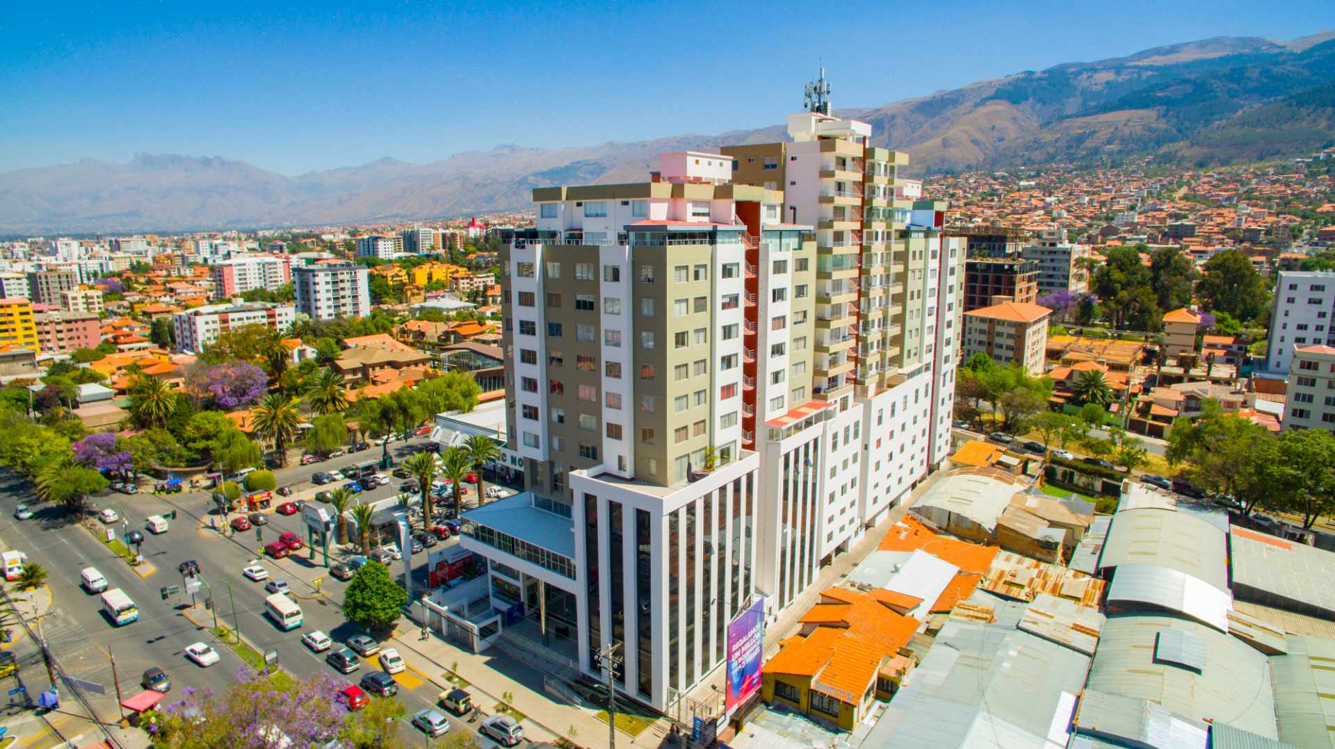 Departamento en Queru Queru en Cochabamba 3 dormitorios 2 baños 1 parqueos Foto 1