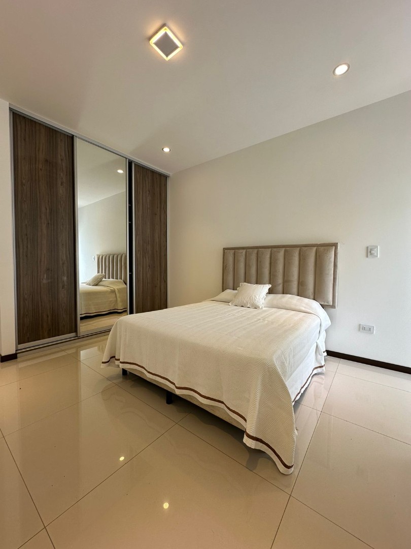 Casa en Entre 8vo y 9no anillo Norte en Santa Cruz de la Sierra 2 dormitorios 4 baños 2 parqueos Foto 12