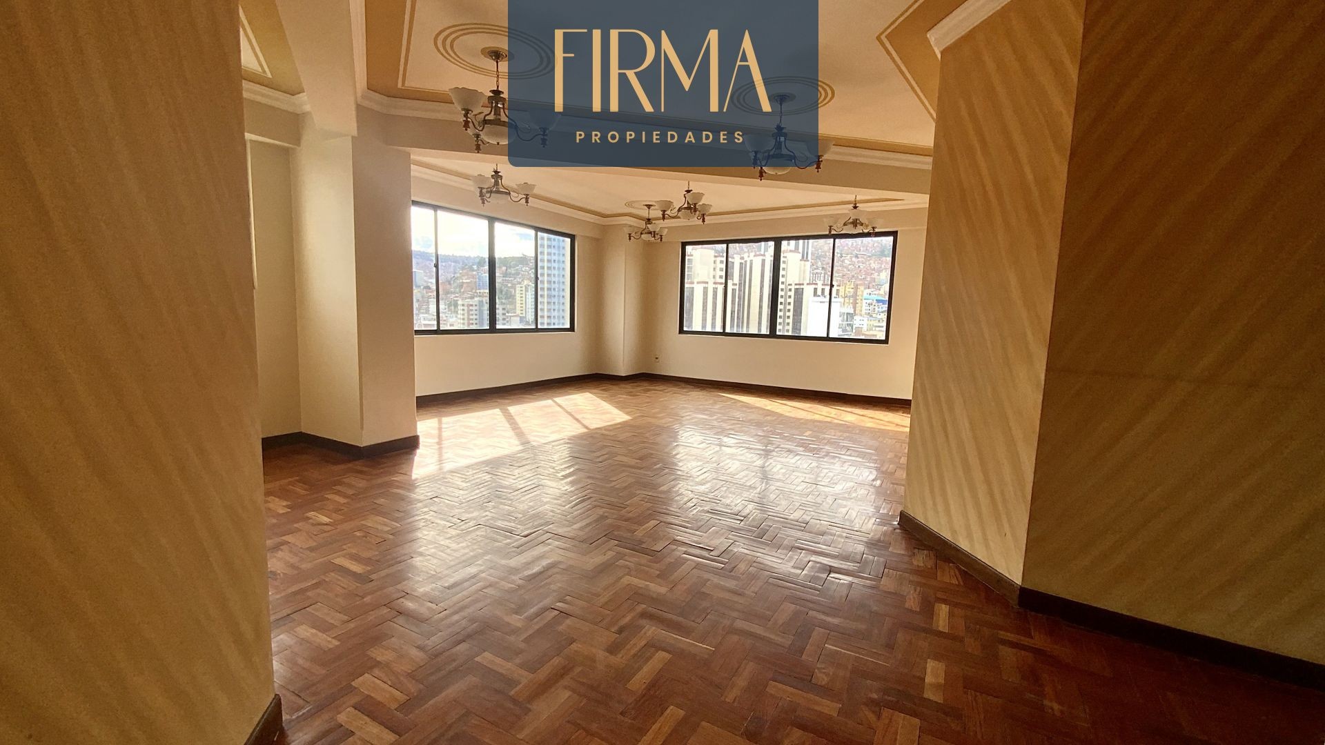 Departamento en VentaCOMPRA ESTE AMPLIO Y CÉNTRICO DEPARTAMENTO EN MIRAFLORES 5 dormitorios 4 baños 1 parqueos Foto 19