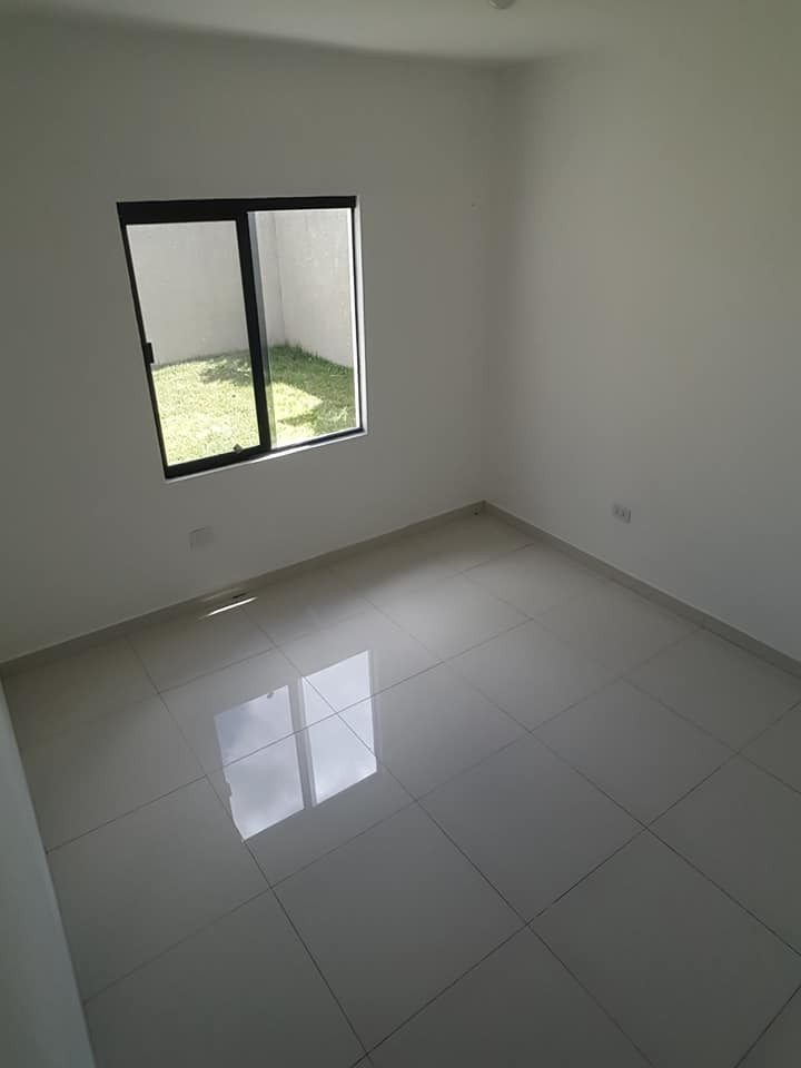 Casa HERMOSA CASA EN VENTA EN LA DOBLE VÍA LA GUARDIA KM 11/5 FRENTE A CRISOL URBANIZACION DOCE ROBLES LA URBANICACION CUENTA CON AREA DE EQUIPAMIENTO,COLEGIO Y TAMBIEN CUENTA CON UNA DOBLE VIA EN LA MISMA URBANICACION  Foto 8