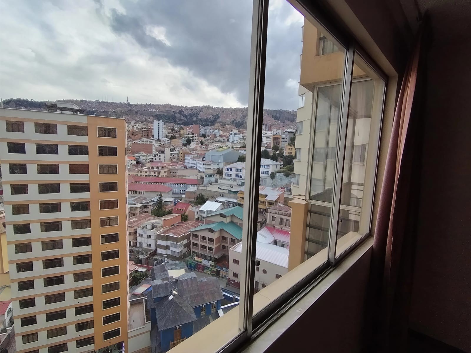 Departamento en VentaAvenida Sanchez Lima No 2054 , edificio Orion Zona de Sopocachi 3 dormitorios 3 baños 1 parqueos Foto 2