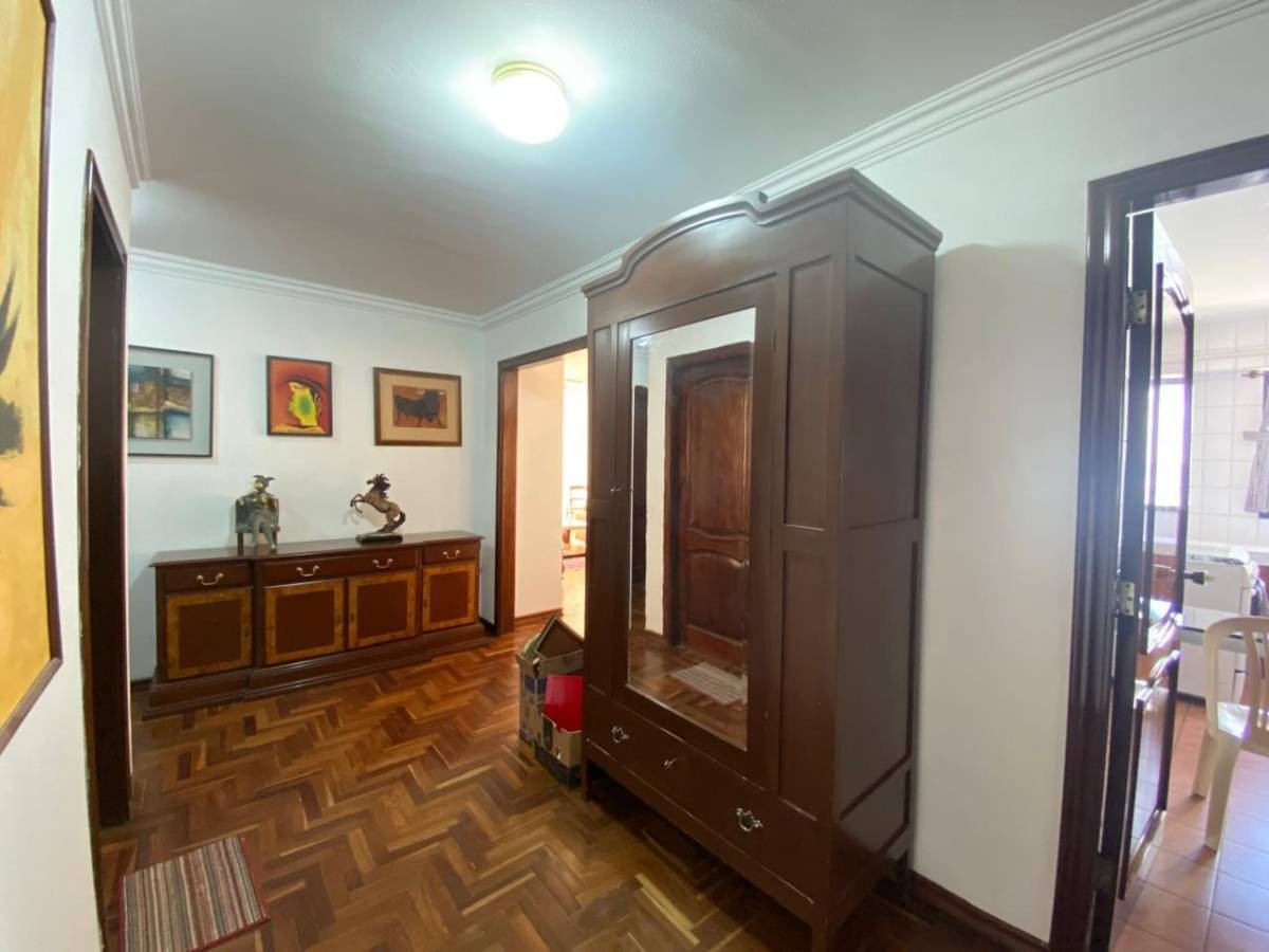 Departamento en San Jorge en La Paz 4 dormitorios 4 baños 1 parqueos Foto 28