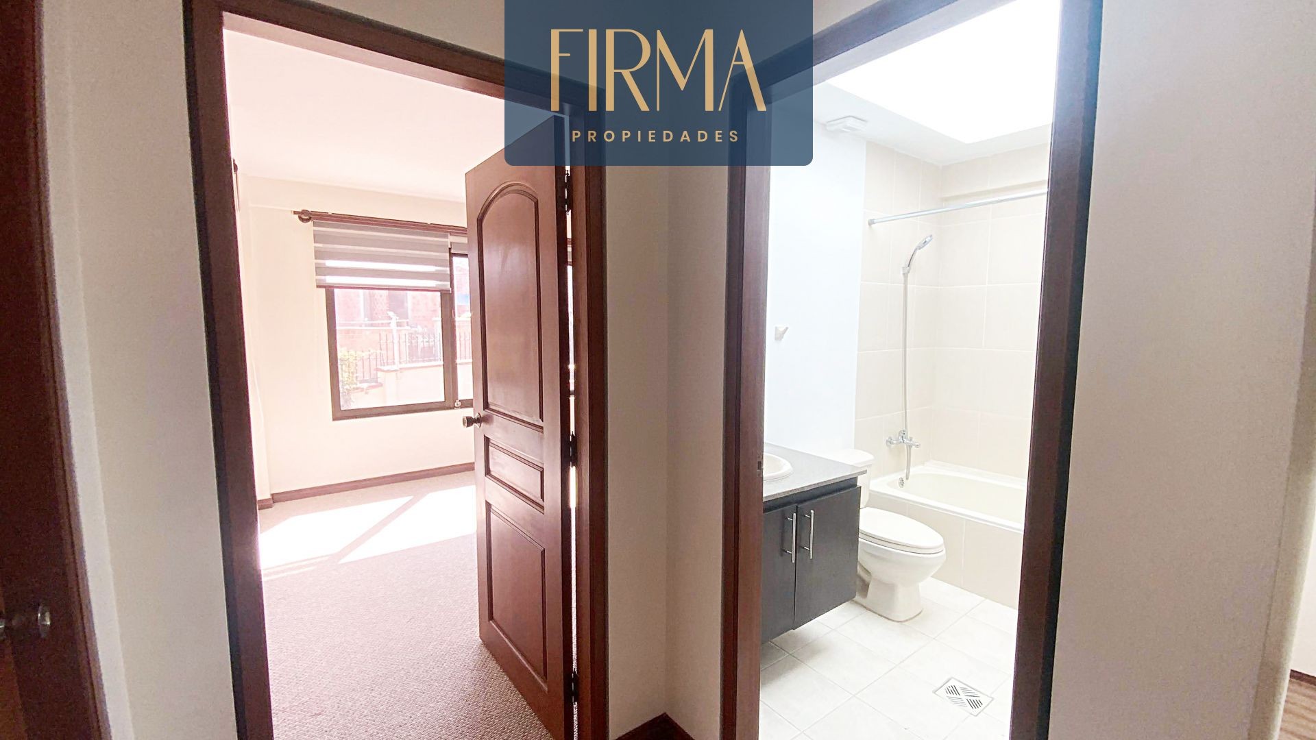 Casa en VentaLas Lomas de Achumani  3 dormitorios 3 baños 2 parqueos Foto 12