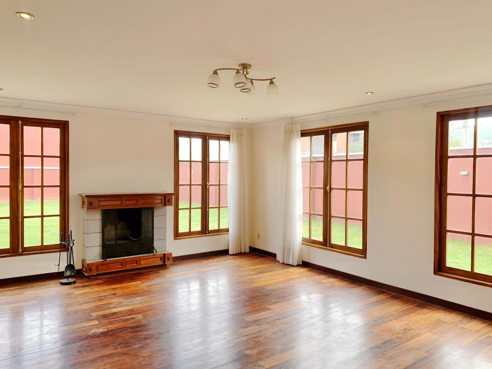 Casa en Auquisamaña en La Paz 3 dormitorios 4 baños 3 parqueos Foto 5