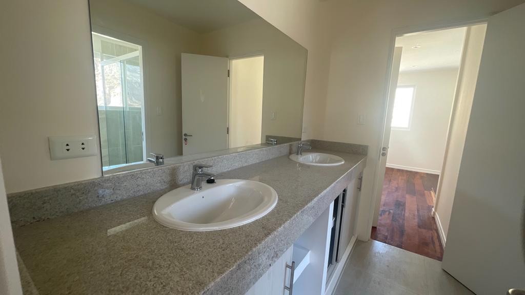 Casa en VentaCASA EN VENTA EN SEQUOIA A ESTRENAR 5 dormitorios 5 baños 2 parqueos Foto 5