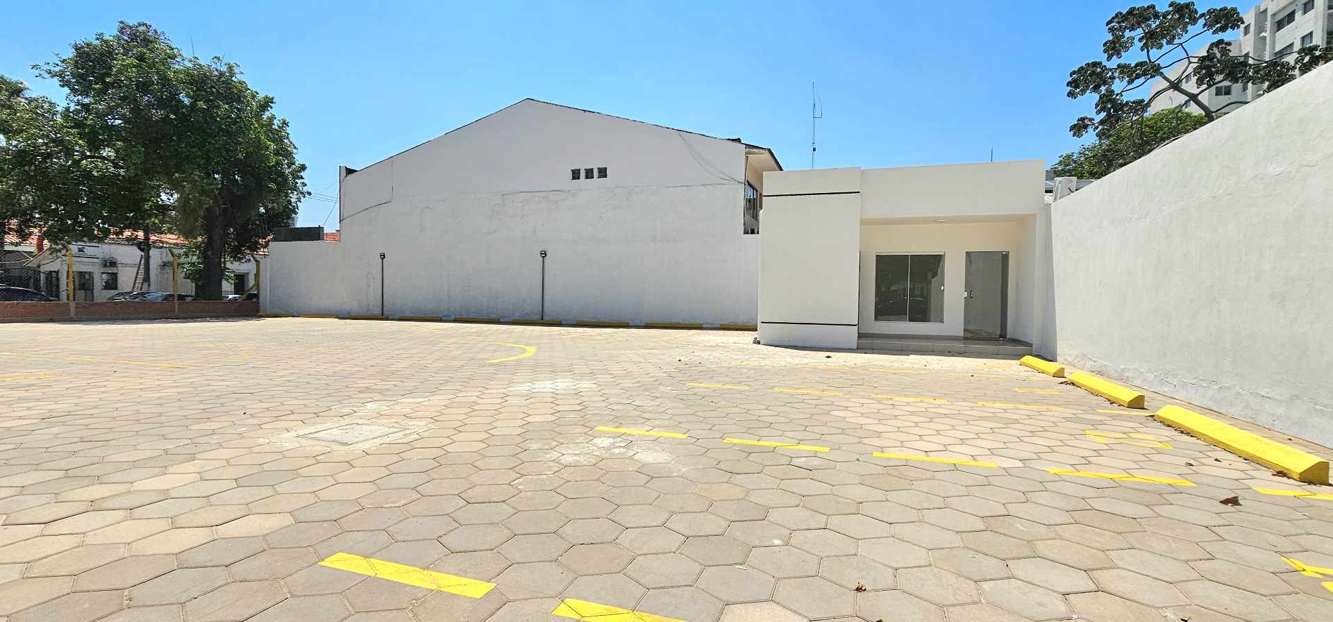 Terreno en AlquilerAv. Ejército Nacional- Frente al Estadio     Foto 6