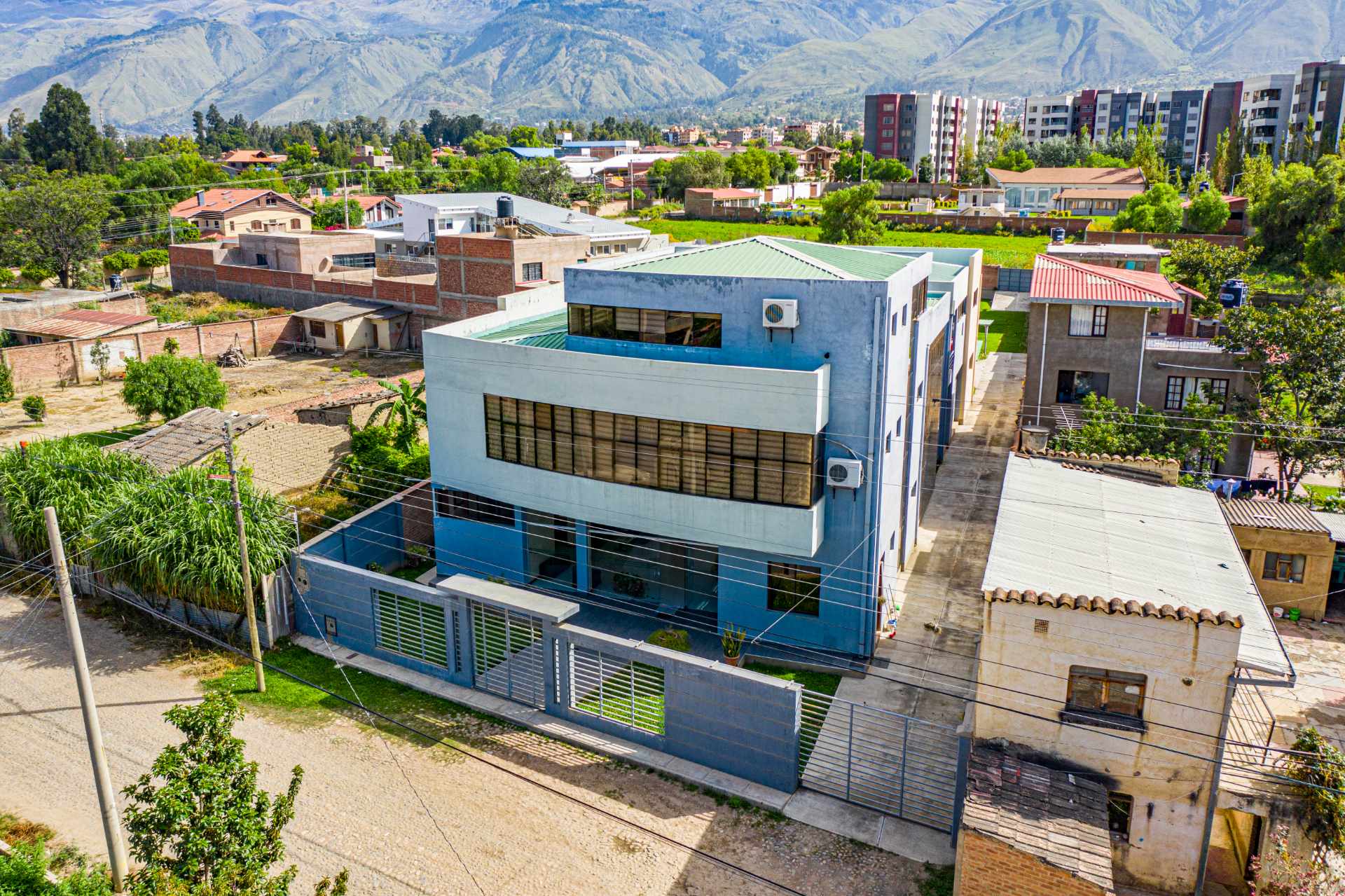 Casa en Tiquipaya en Cochabamba 6 dormitorios 10 baños 12 parqueos Foto 10