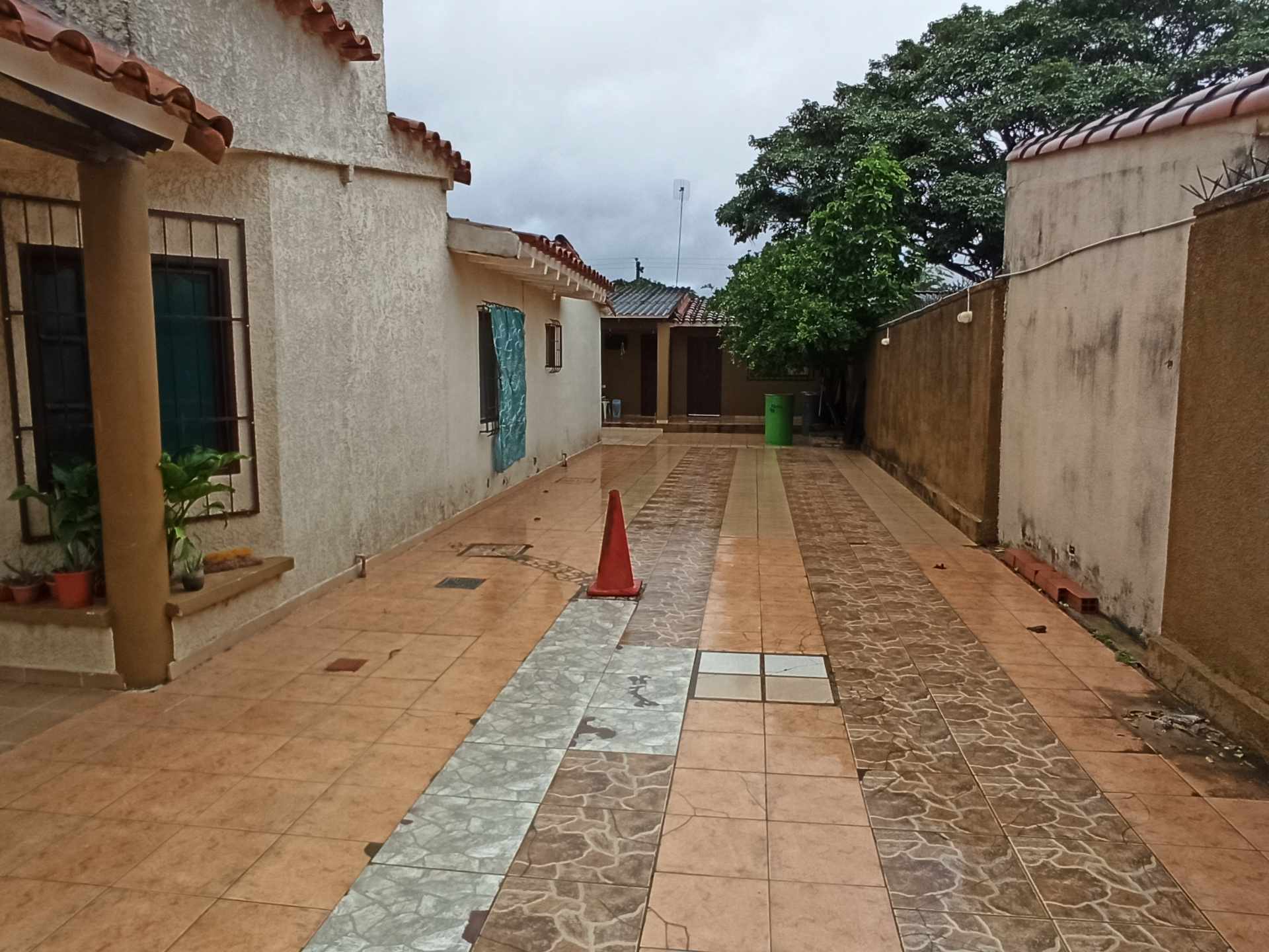 Casa en VentaAV MOSCU, ENTRE 7MO Y 8VO ANILLO, ZONA MERCADO LAS AMERICAS. Calle Nogal, cerca del Hospital Frances Foto 14