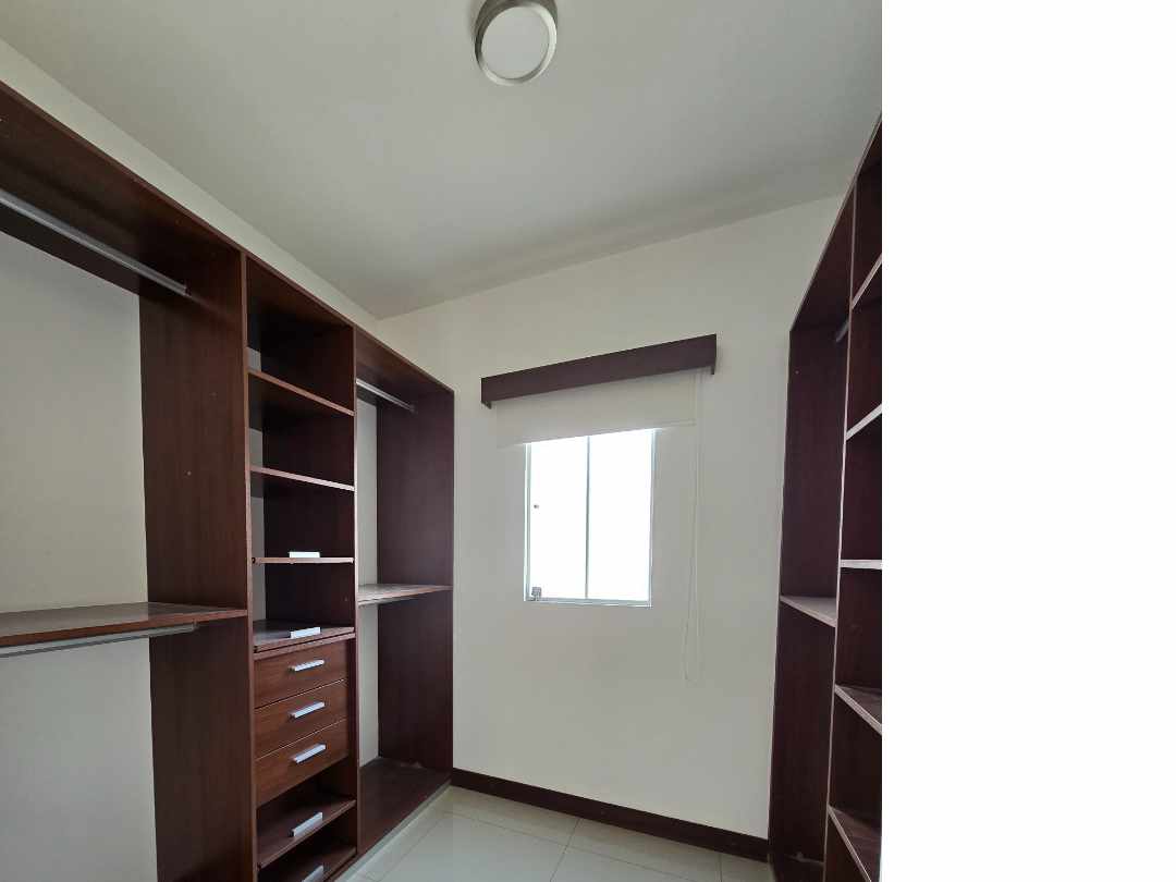Casa en Entre 8vo y 9no anillo Norte en Santa Cruz de la Sierra 3 dormitorios 4 baños 3 parqueos Foto 33