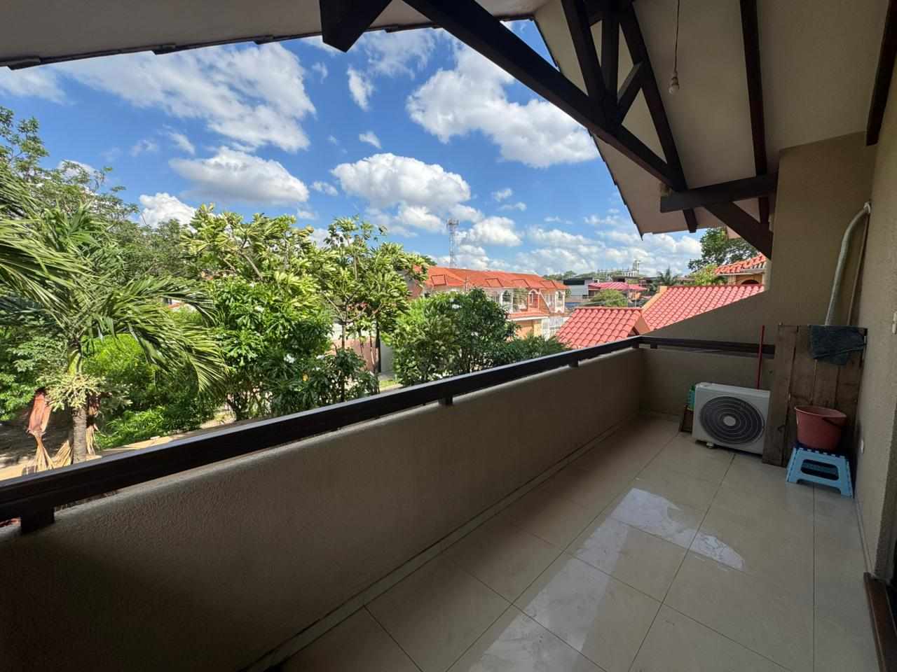 Casa en Entre 4to y 5to anillo Norte en Santa Cruz de la Sierra 3 dormitorios 3 baños 4 parqueos Foto 6