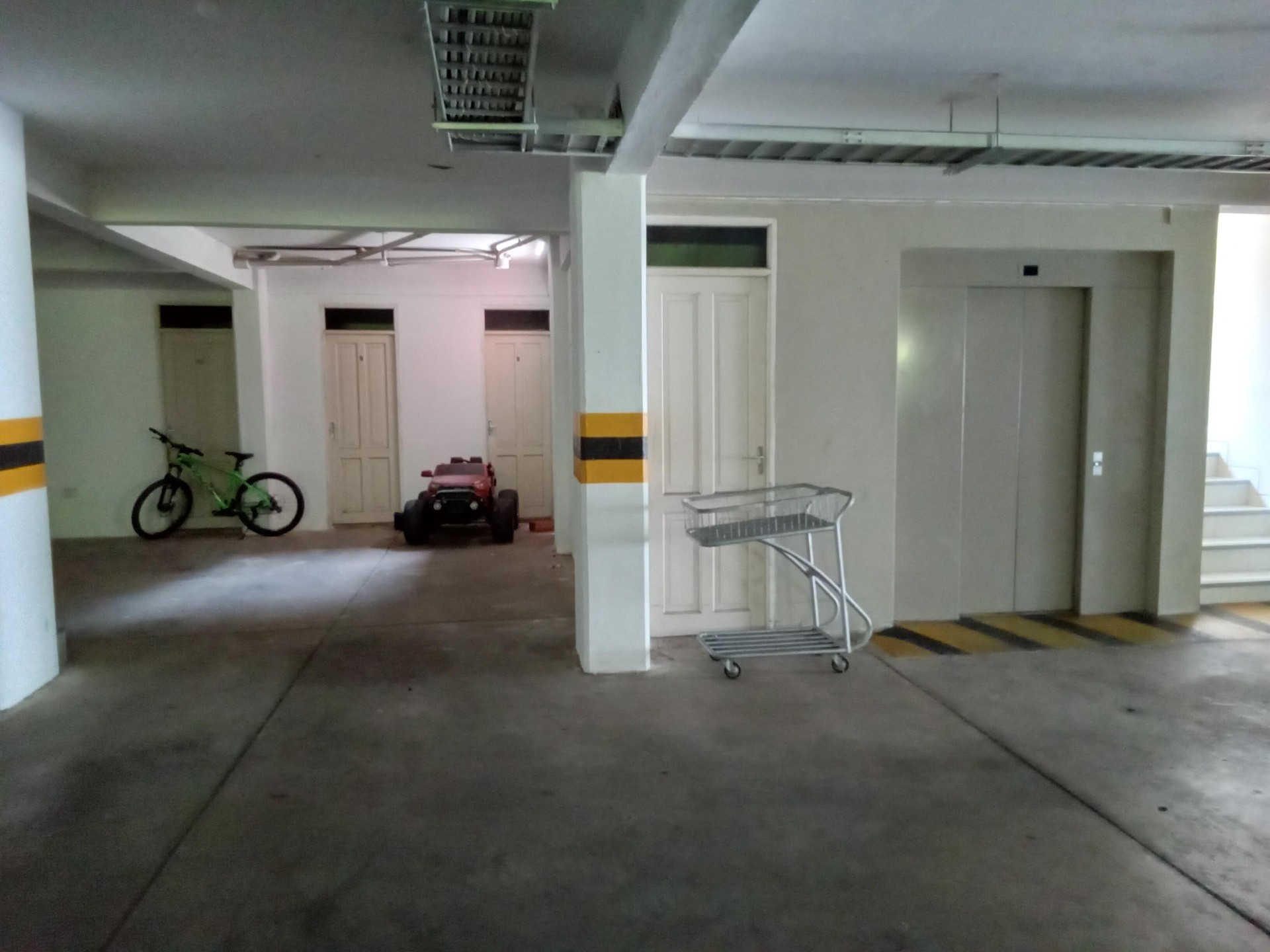 Departamento en VentaAv. Beni entre 4 y 5 anillo Condominio Valeria 1 Foto 13