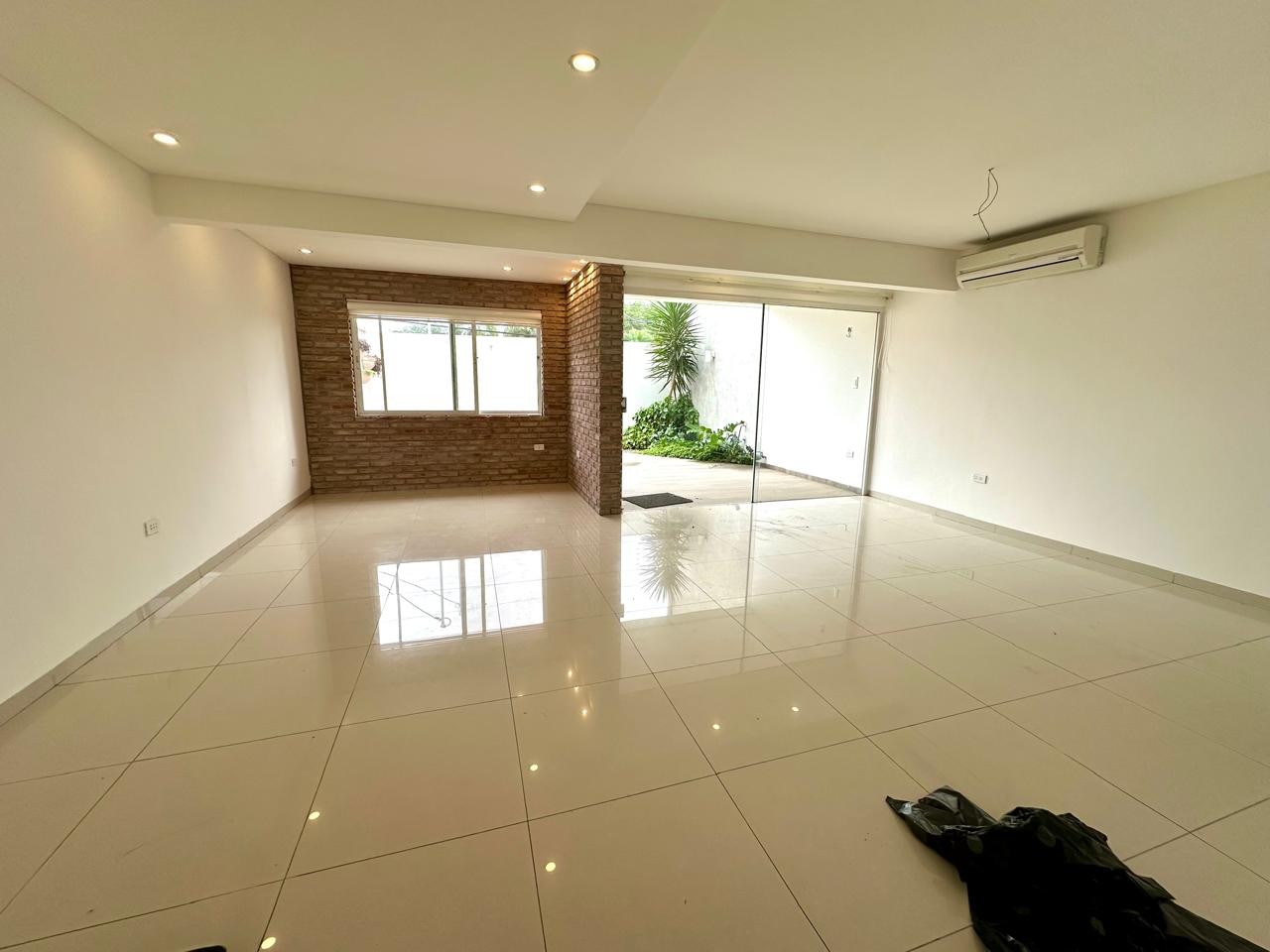 Casa en VentaEn Venta Hermosa Casa de 4 Dormitorios en Condominio en Av. Piraí Zona de Condominios Foto 19