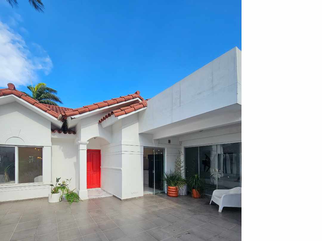 Casa en VentaZona Oeste
3er y 4to Anillo Av. PIRAÍ 
(Barrio Las Palmas) 4 dormitorios 4 baños 2 parqueos Foto 19