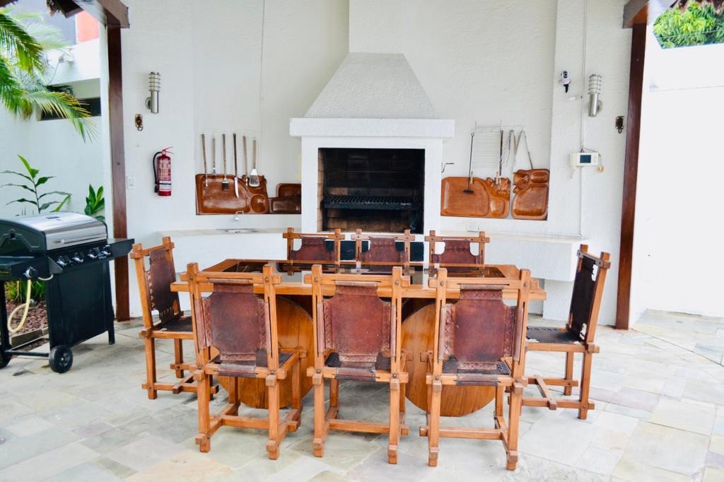 Casa en Entre 2do y 3er anillo Sur en Santa Cruz de la Sierra 3 dormitorios 4 baños 4 parqueos Foto 4