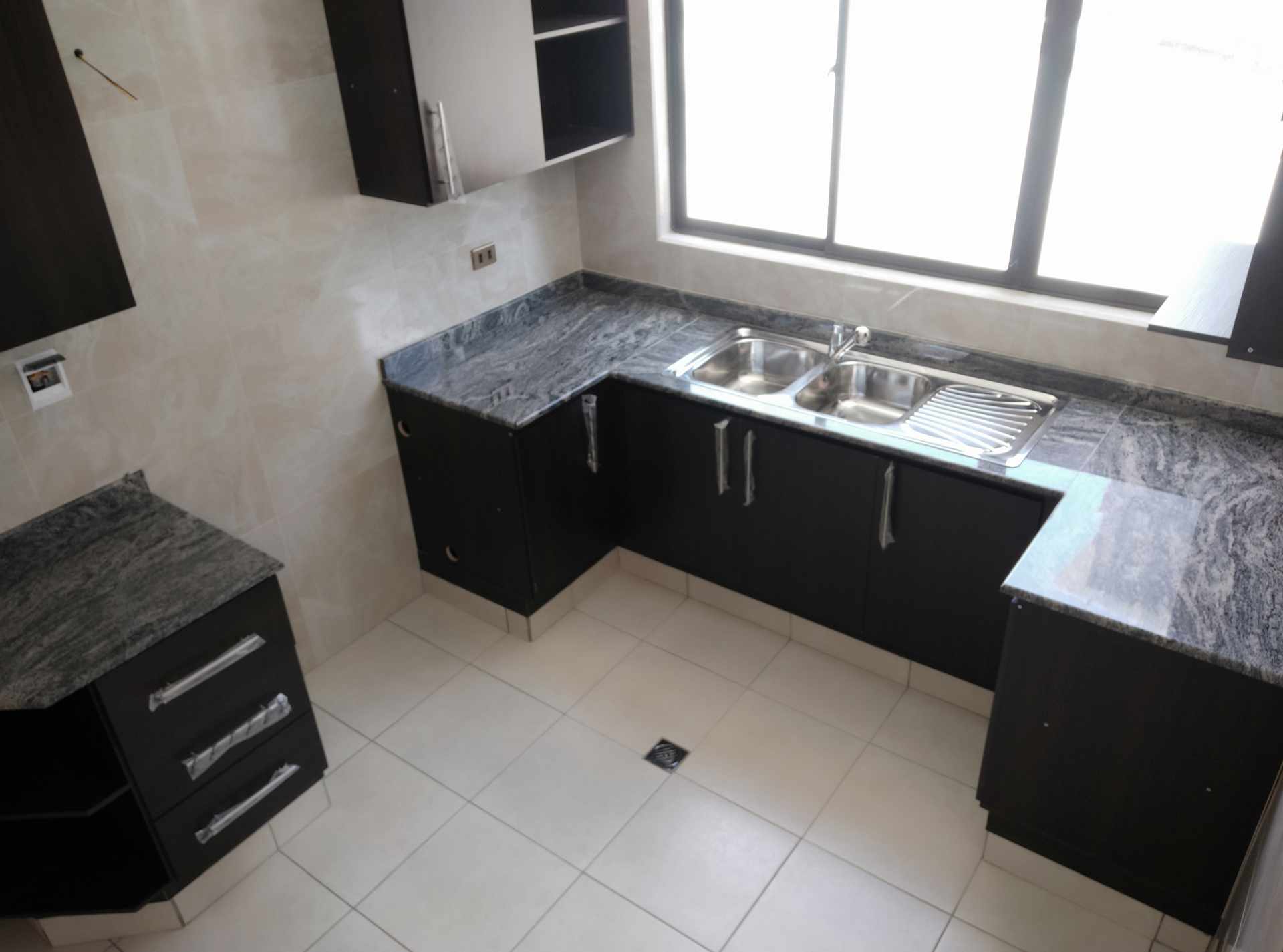 Departamento en Los Pinos en La Paz 3 dormitorios 5 baños 1 parqueos Foto 5