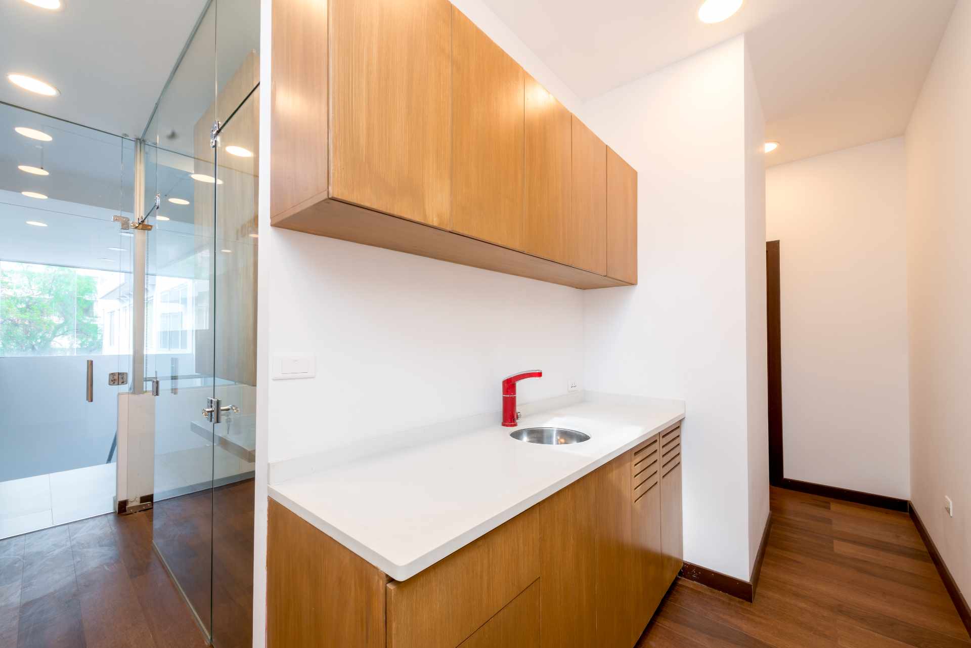 Oficina en AnticréticoEdificio América, Av. América y C. Eudoro Galindo - Zona Norte 2 dormitorios 1 baños  Foto 6