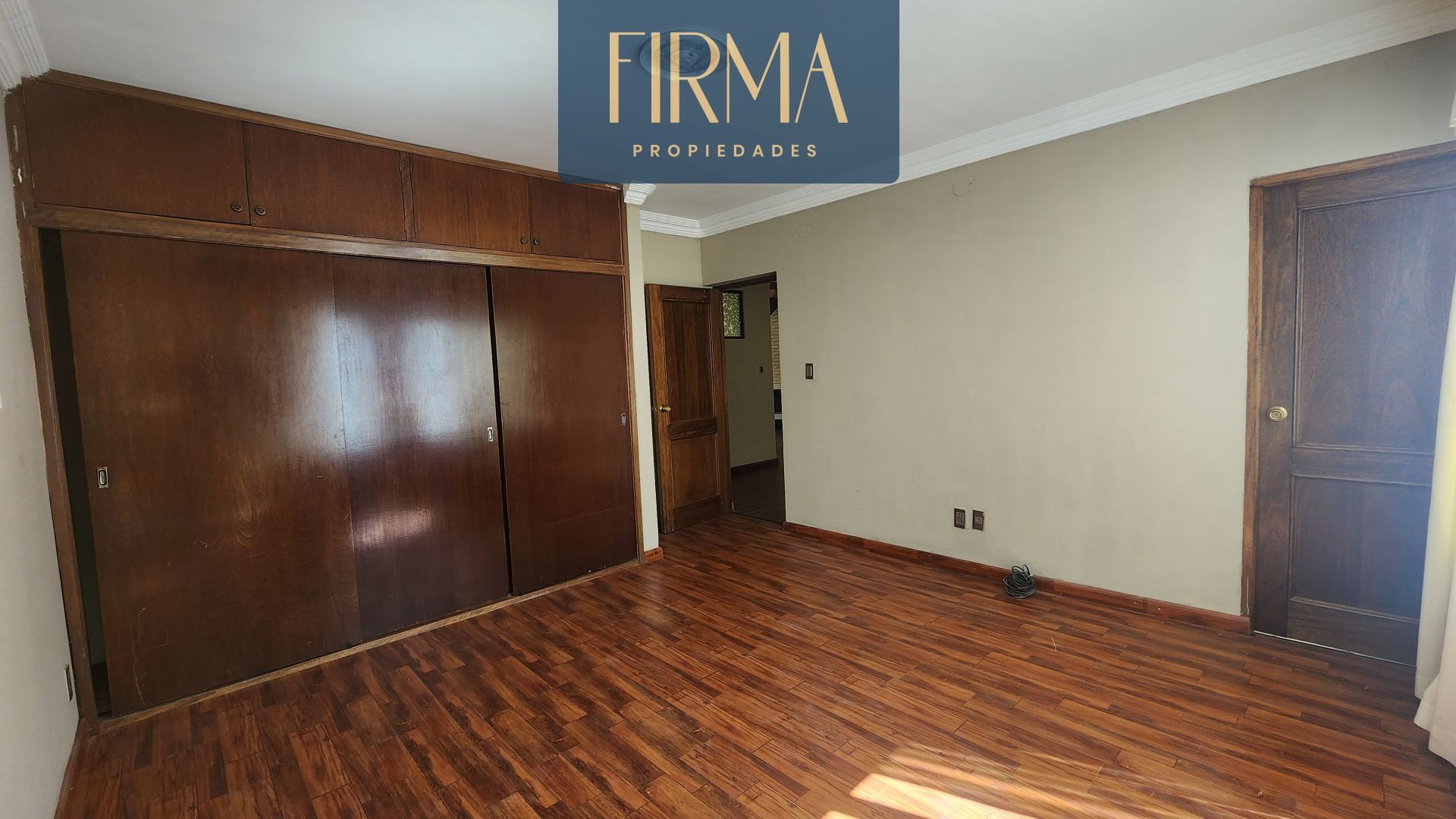 Casa en VentaCASA EN VENTA, MALLASILLA FRENTE A PLAZA 6 dormitorios 6 baños 4 parqueos Foto 17