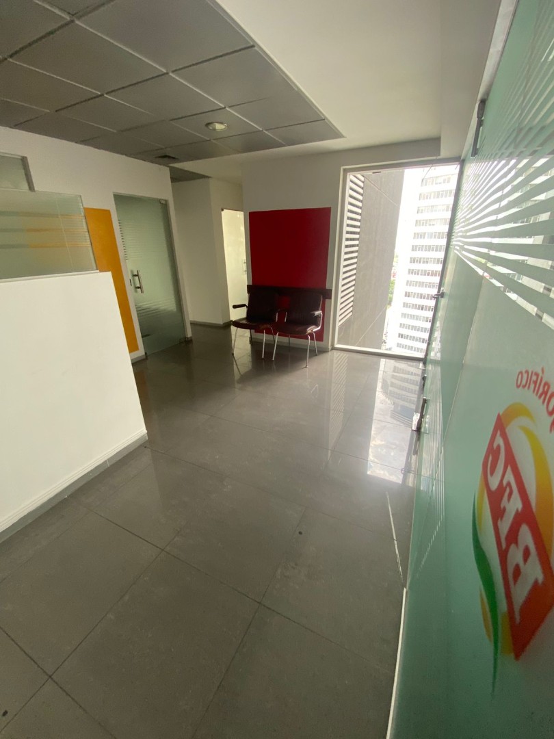 Oficina en Equipetrol en Santa Cruz de la Sierra 3 dormitorios 1 baños 2 parqueos Foto 7
