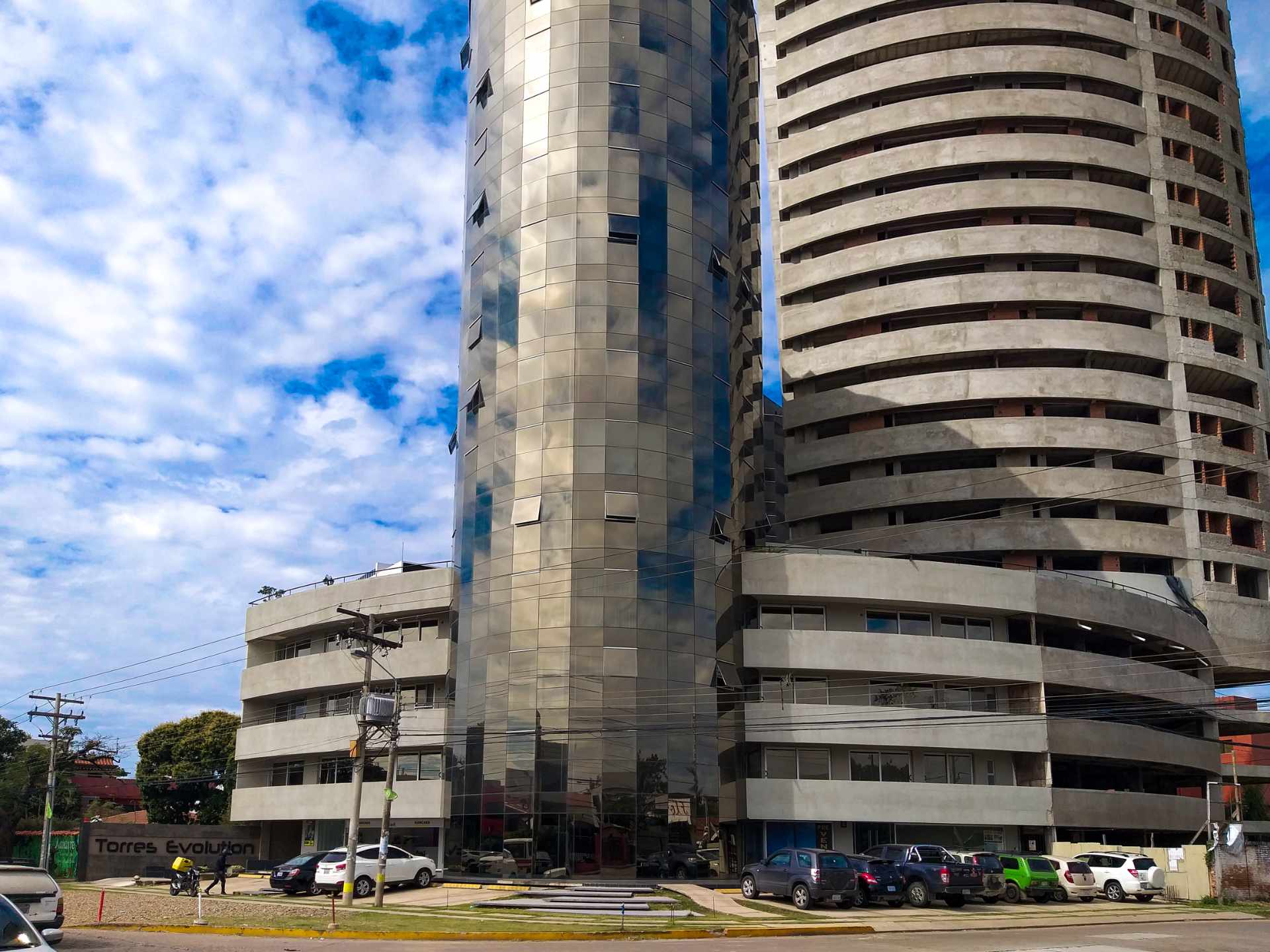 Departamento en AlquilerTorres Evolution - Tercer anillo Interno y Av. Beni - Zona Norte 1 dormitorios 1 baños 1 parqueos Foto 1