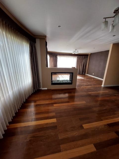 Departamento en Los Pinos en La Paz 3 dormitorios 3 baños 2 parqueos Foto 1