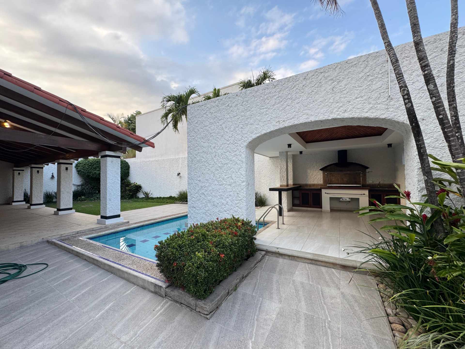 En Alquiler a $us 28,000 Foto 4