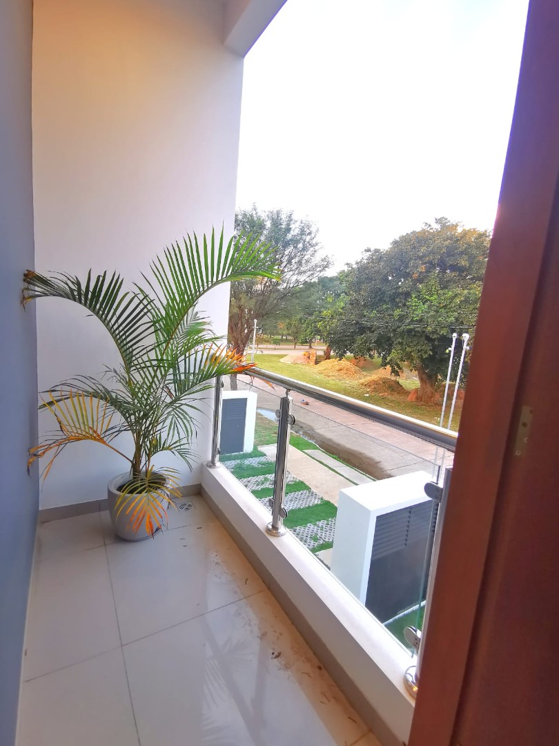 Casa en VentaAV. BANZER - CONDOMINIO CASA DE  CAMPO 4 dormitorios 4 baños 2 parqueos Foto 15