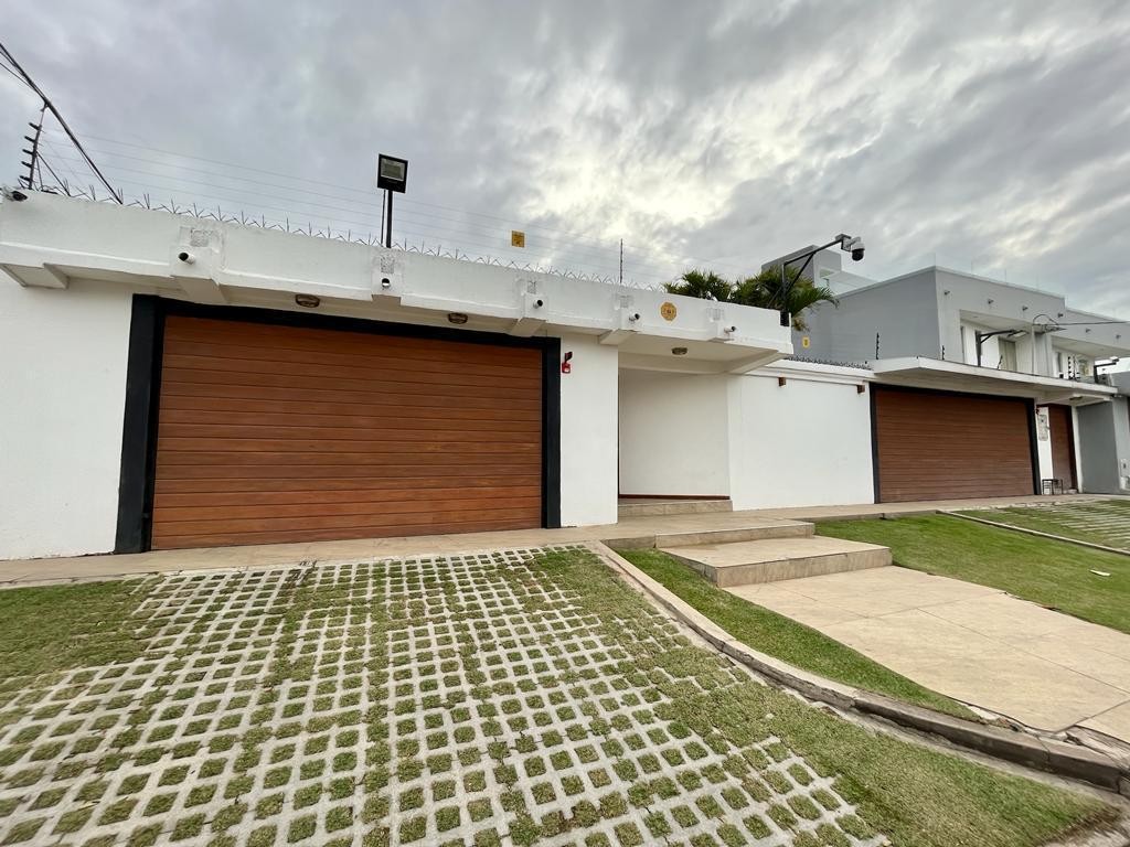 Casa en VentaZONA SANTOS DUMONT 2DO ANILLO 6 dormitorios 4 baños 4 parqueos Foto 2