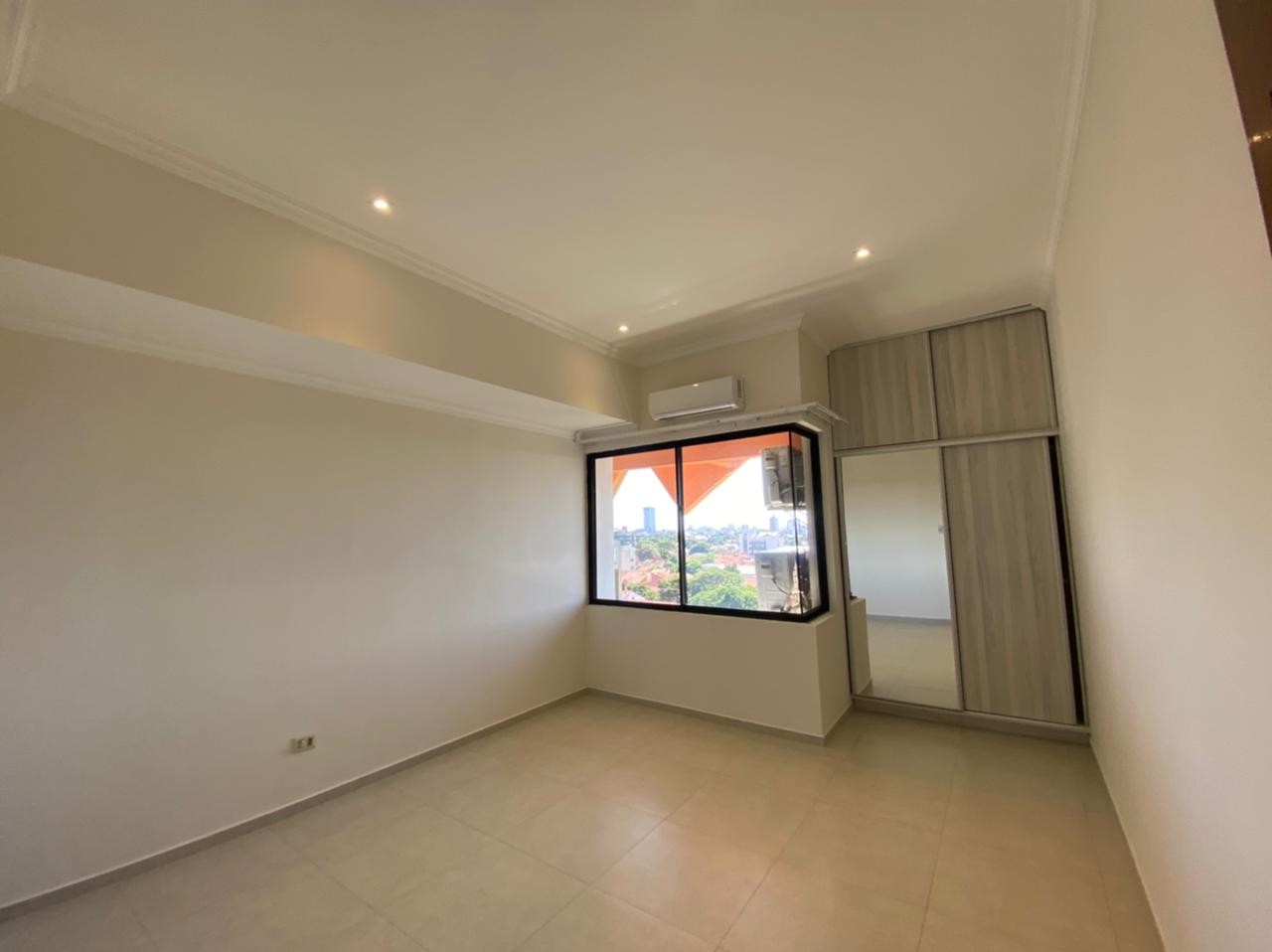 Departamento en Entre 3er y 4to anillo Norte en Santa Cruz de la Sierra 3 dormitorios 3 baños 2 parqueos Foto 8