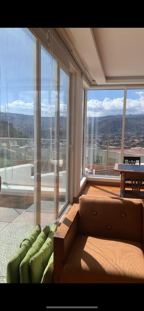 Departamento en AlquilerCota Cota, Urbanización la glorieta final calle A (principal) N 108. Frente a Santorini, Edificio blanco Foto 1