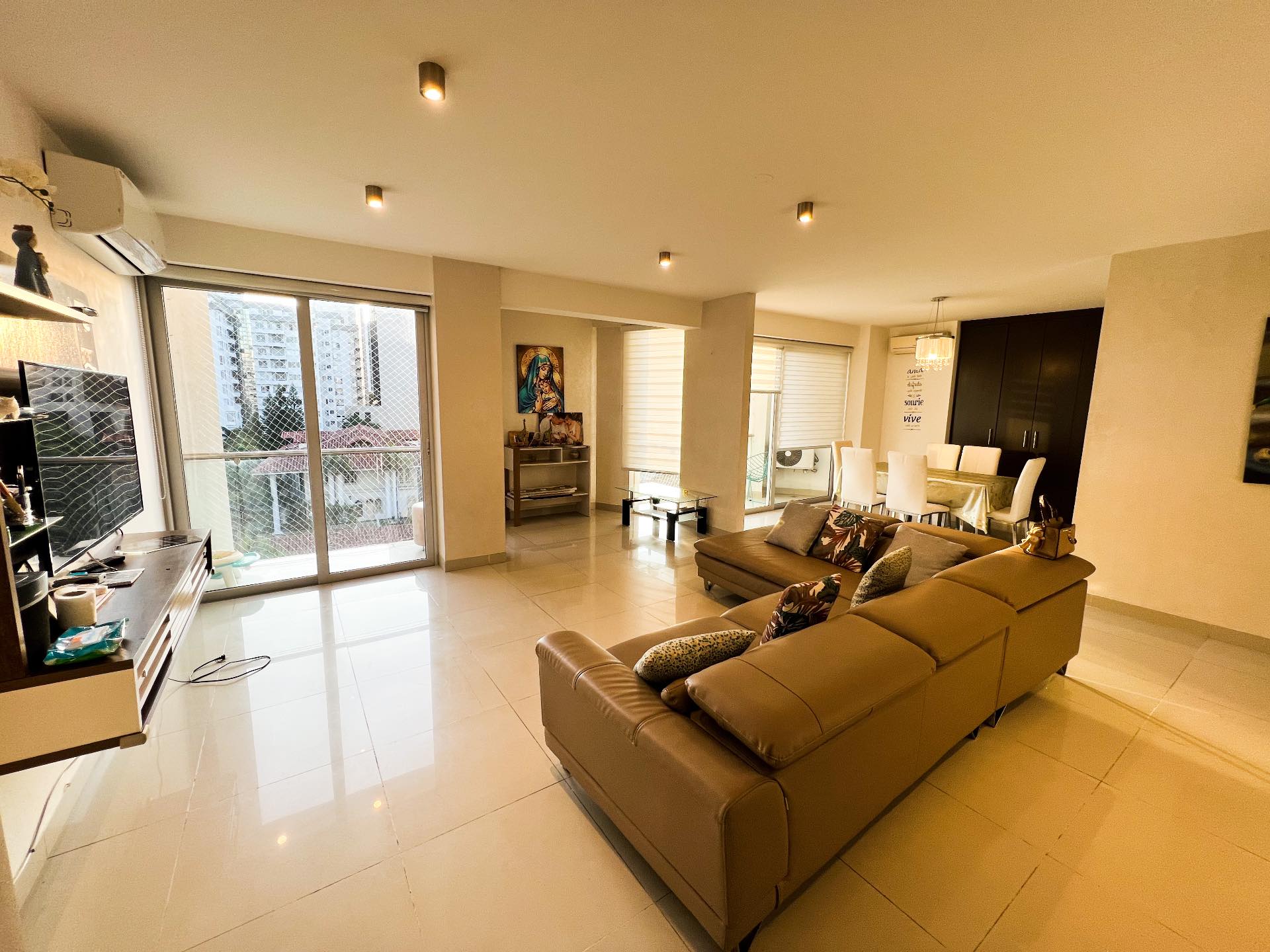 Departamento en Centro en Santa Cruz de la Sierra 2 dormitorios 3 baños 1 parqueos Foto 4