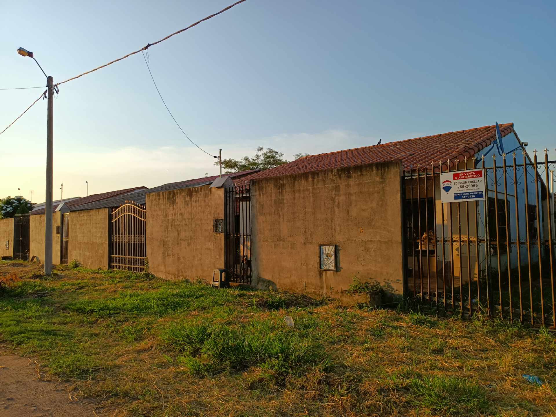 Casa Urb. Leónidas, Barrio el Terrado III. Cerca a Mercado Bicentenario Foto 5