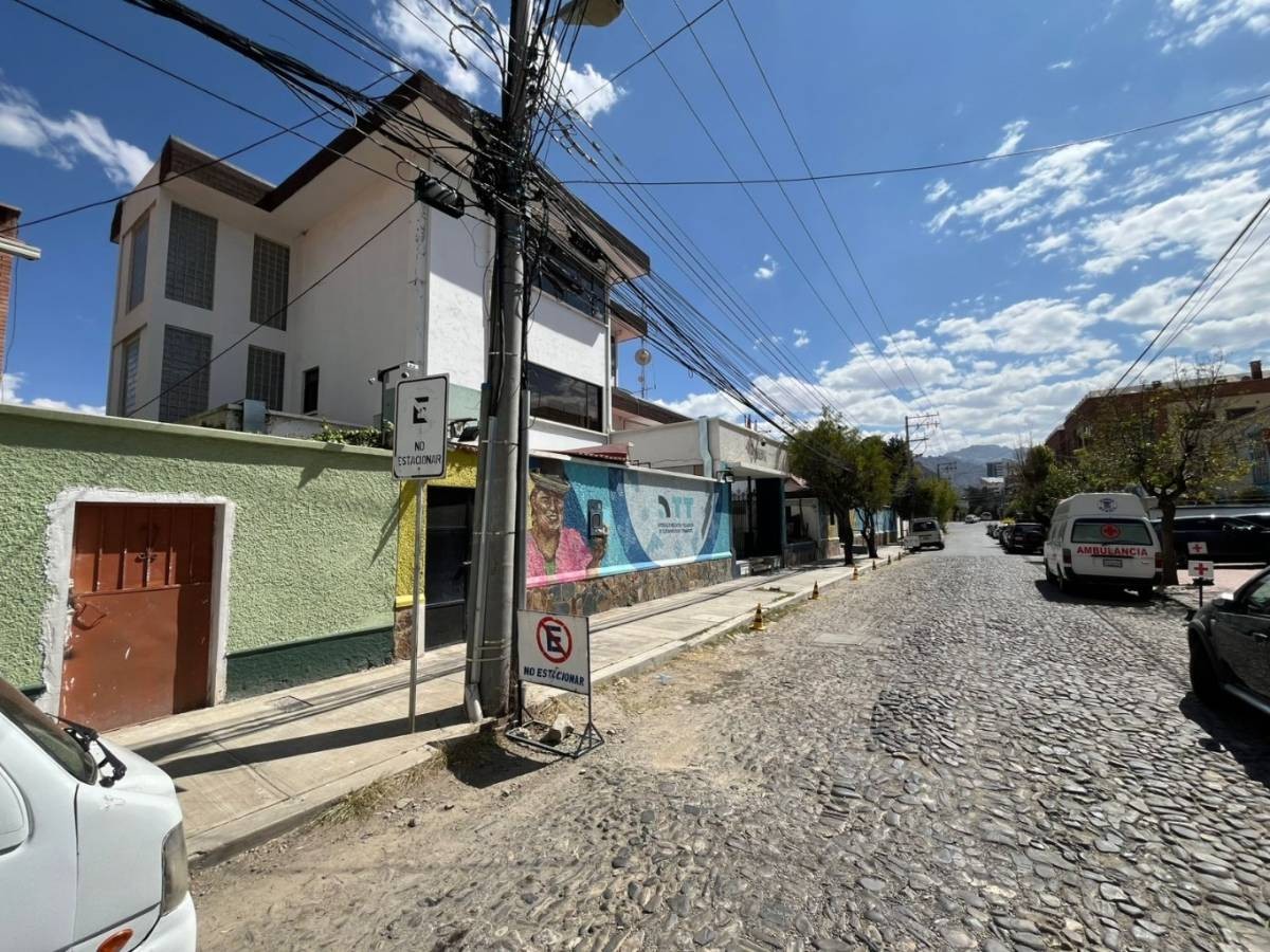 Casa en Calacoto en La Paz 5 dormitorios 5 baños 3 parqueos Foto 3