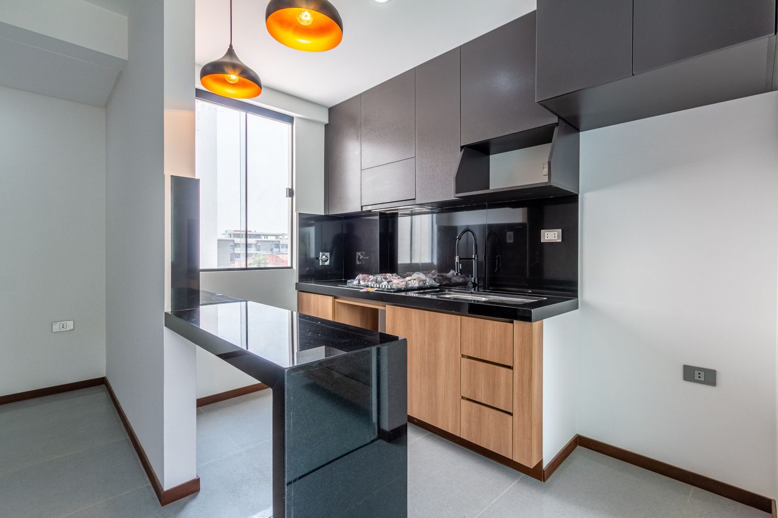 Departamento en Entre 2do y 3er anillo Norte en Santa Cruz de la Sierra 1 dormitorios 2 baños  Foto 1