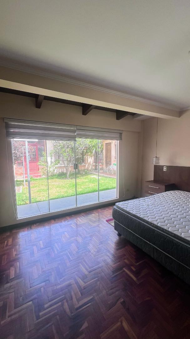 Departamento en AlquilerIrpavi, calle Altamirano  2 dormitorios 3 baños 1 parqueos Foto 5