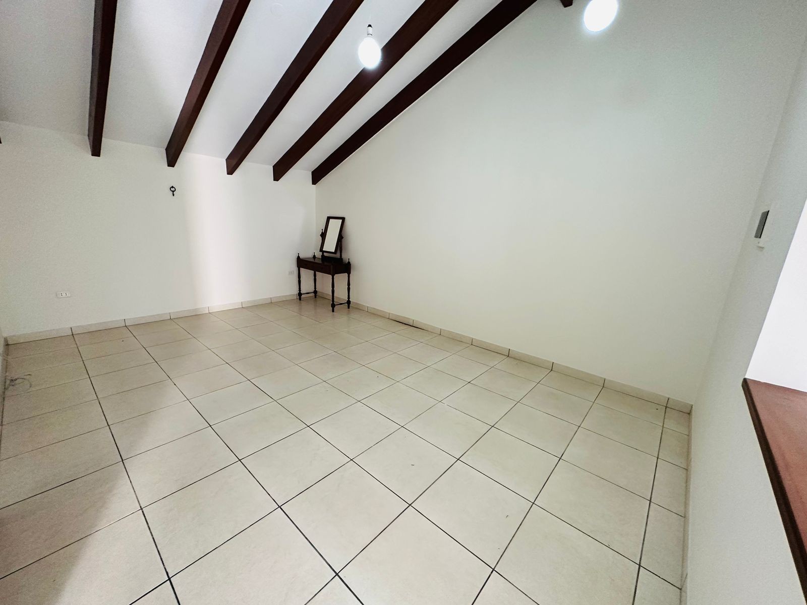 En Alquiler a $us 2,700 Foto 8