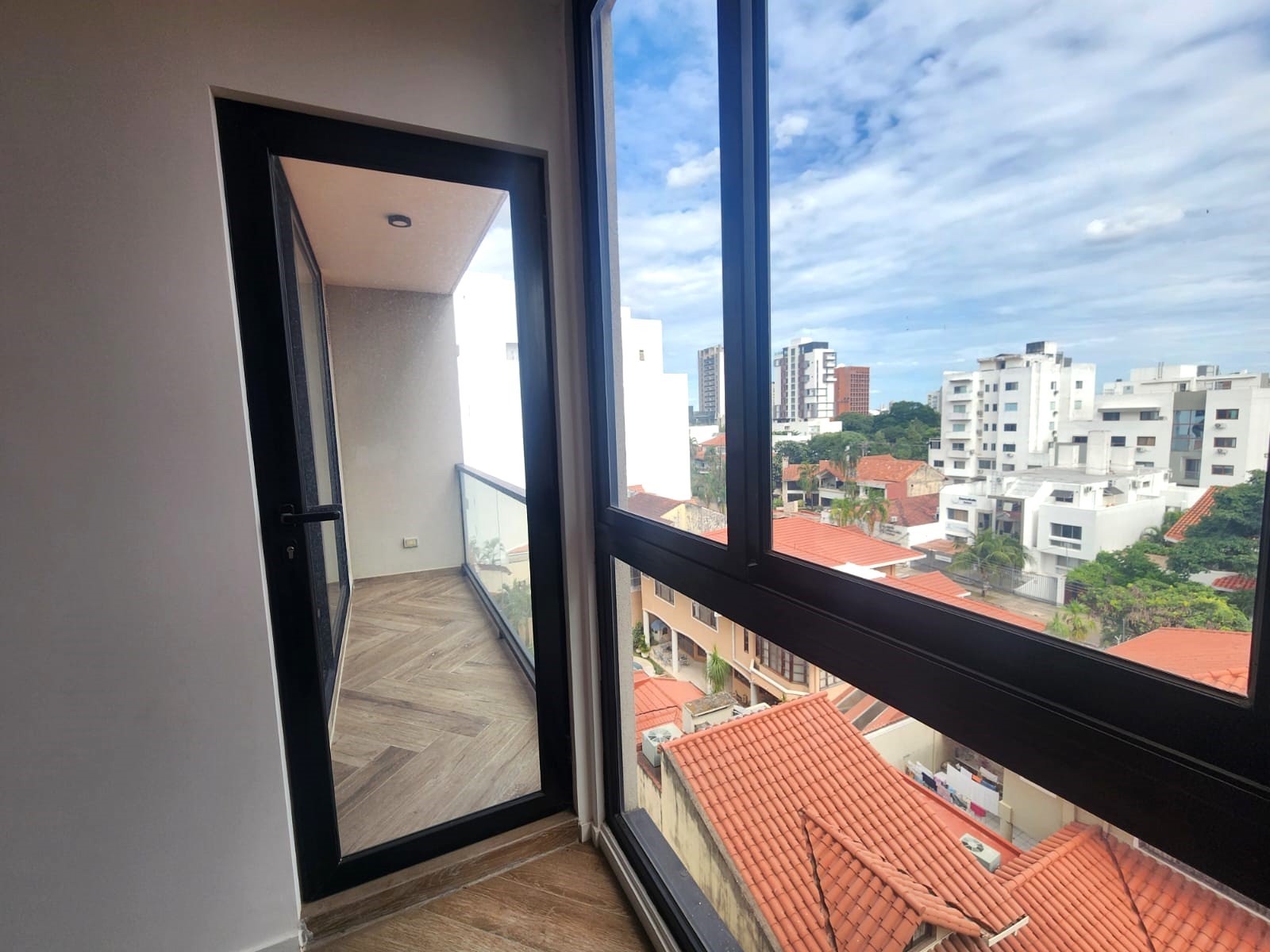 Departamento en VentaEDIFICIO YOU PLAZA ZONA EQUIPETROL 1 dormitorios 1 baños  Foto 6