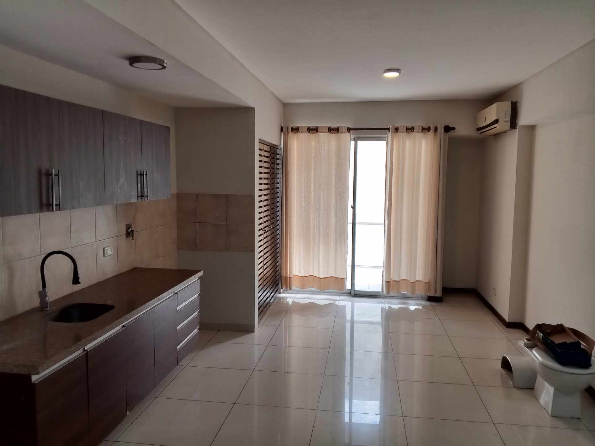 Departamento [CONDOMINIO CURUPAÚ PARAGUÁ| SOBRE AV. PARAGUÁ, A 3 CUADRAS DEL 2DO. ANILLO] DEPARTAMENTO EN VENTA DE 3 DORMITORIOS CON PARQUEO TECHADO Foto 3