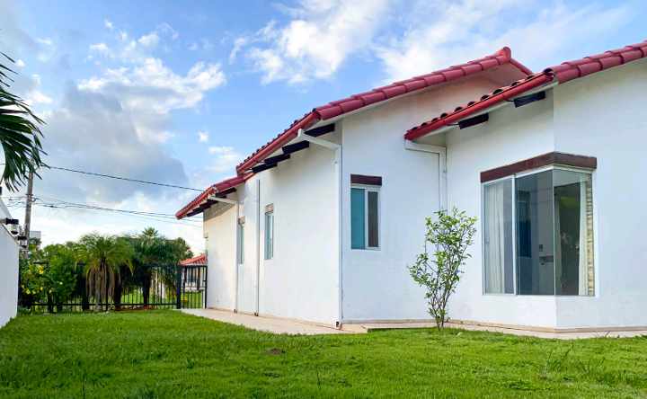 Casa en Venta<b>CASA EN VENTA SANTA CRUZ DE LA COLINA</b> 4 dormitorios 4 baños 4 parqueos Foto 6