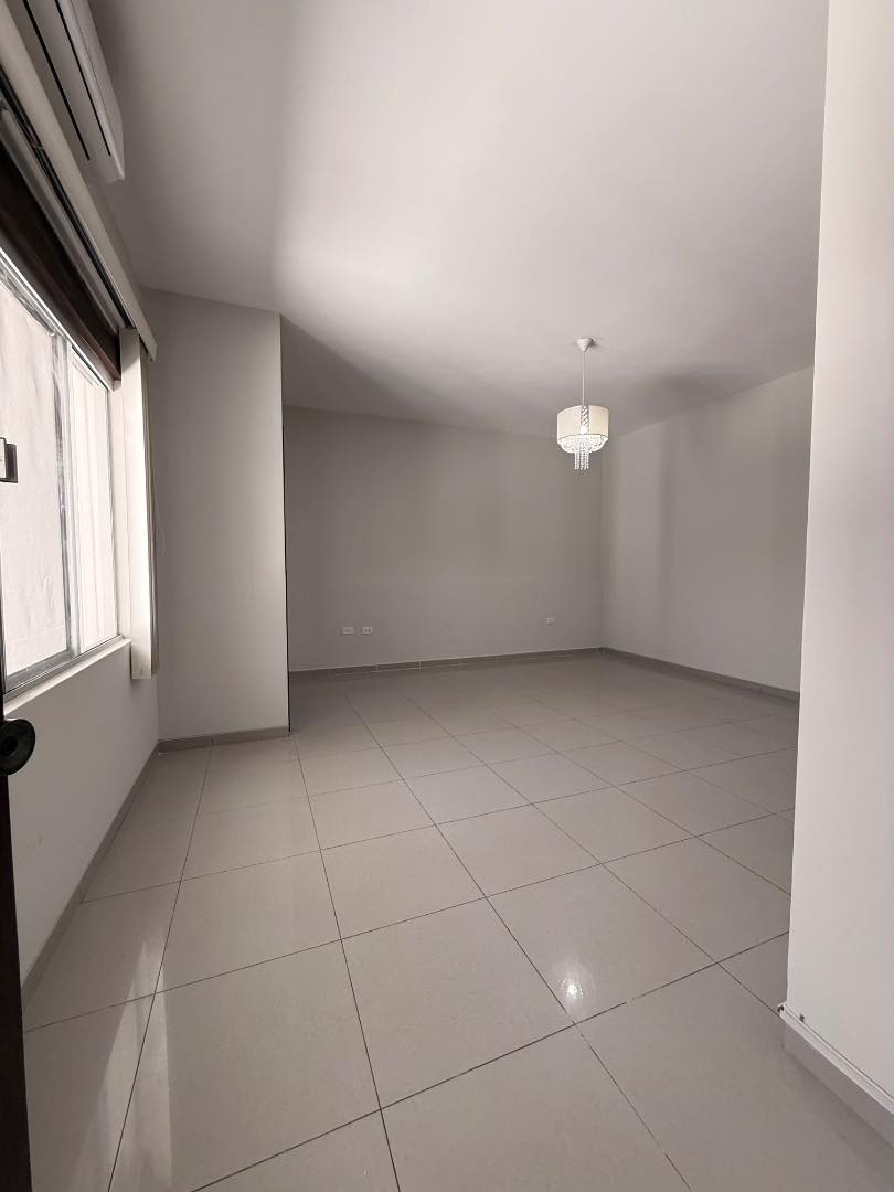 Casa en Urubó en Santa Cruz de la Sierra 4 dormitorios 3 baños 3 parqueos Foto 12