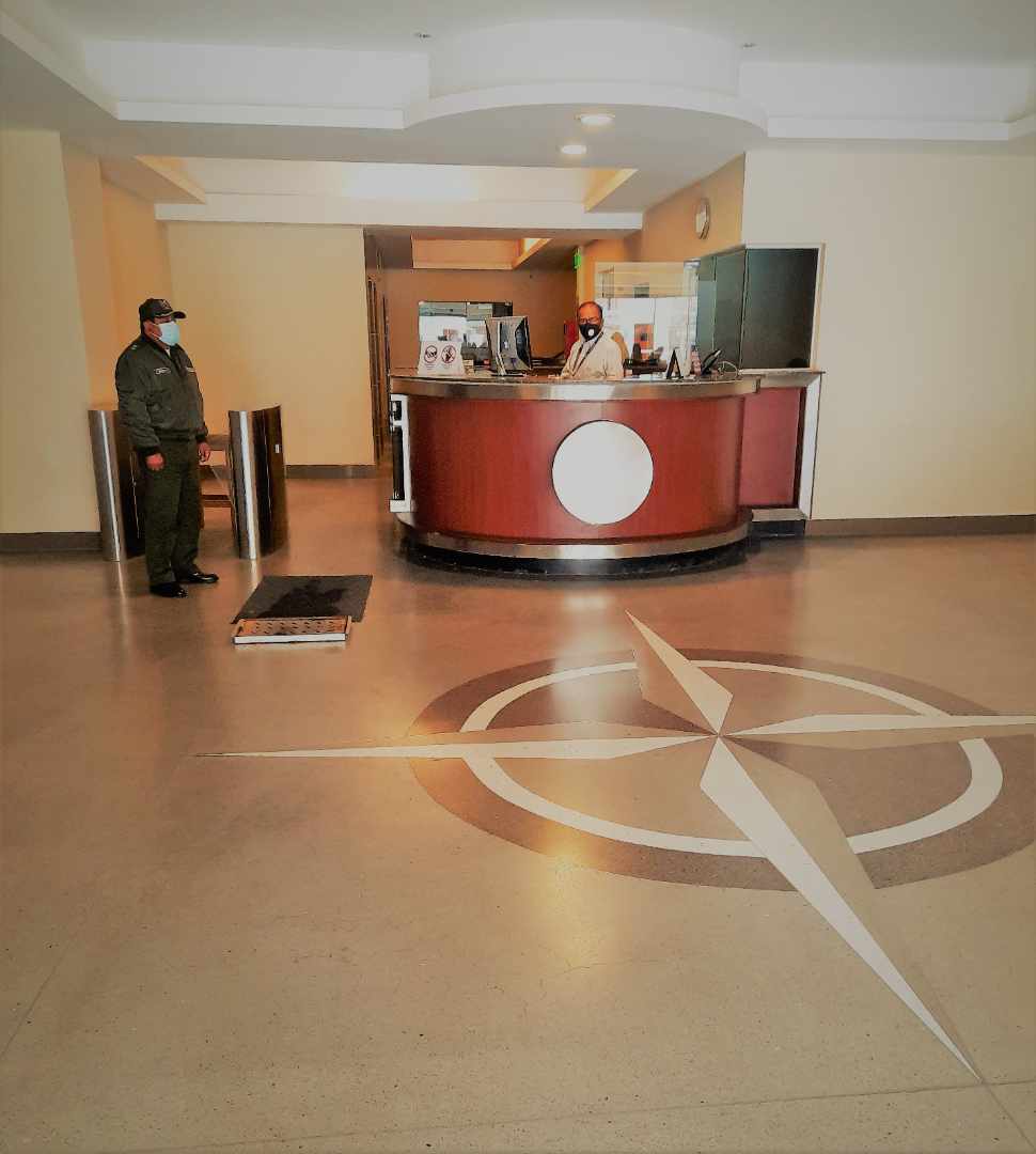 Oficina Calacoto Calle 18 entre Av. Sanchez Bustamante y Av. Julio C. Patiño Edif. 