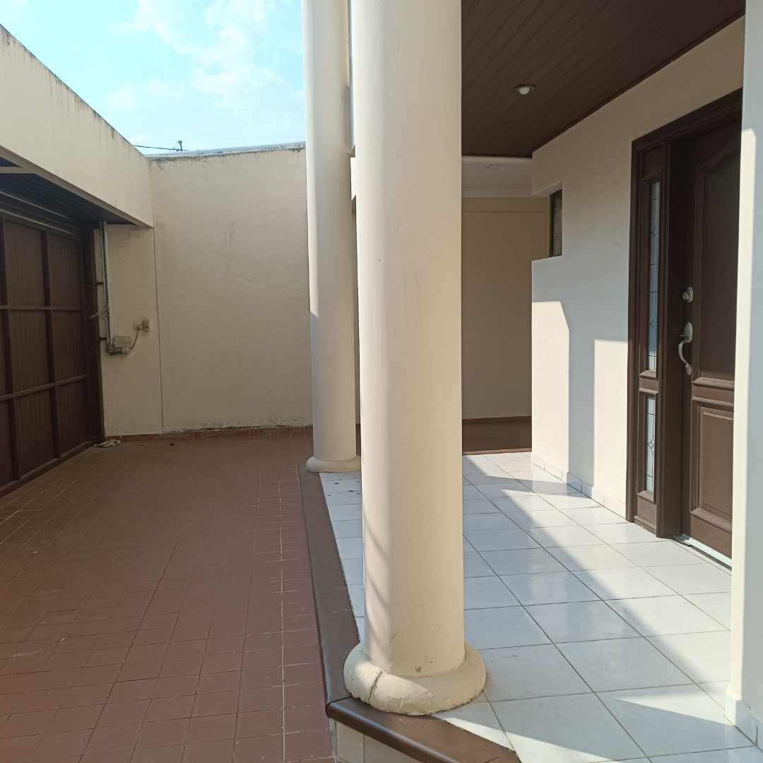 Casa en Venta𝗭𝗼𝗻𝗮 𝗢𝗲𝘀𝘁𝗲: Av. Busch entre 2do y 3er anillo, C/8 Oeste
 Foto 20