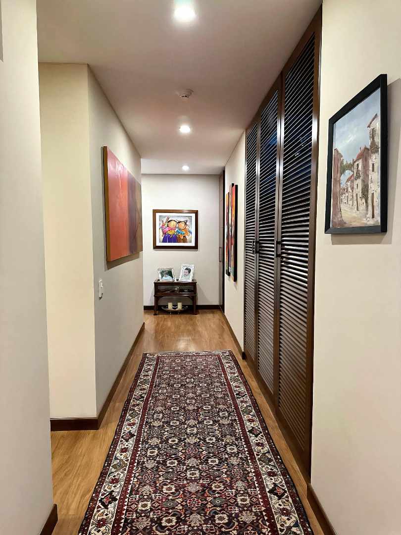 Departamento en VentaCalacoto AV. Ballivián 4 dormitorios 4 baños 2 parqueos Foto 6